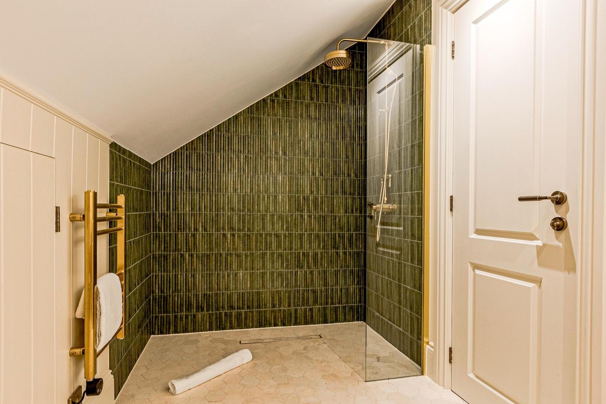 Astounding 4br Haven With Garden Queens Park Tube Apartment London