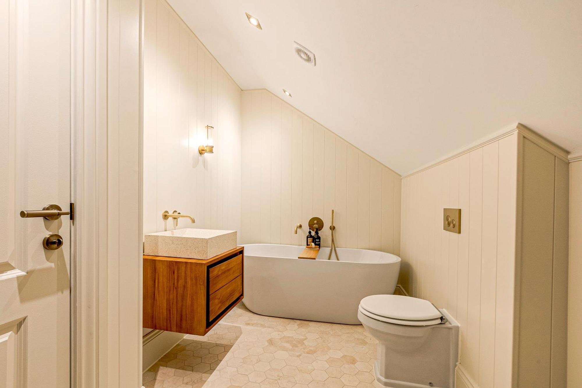 Astounding 4br Haven With Garden Queens Park Tube *