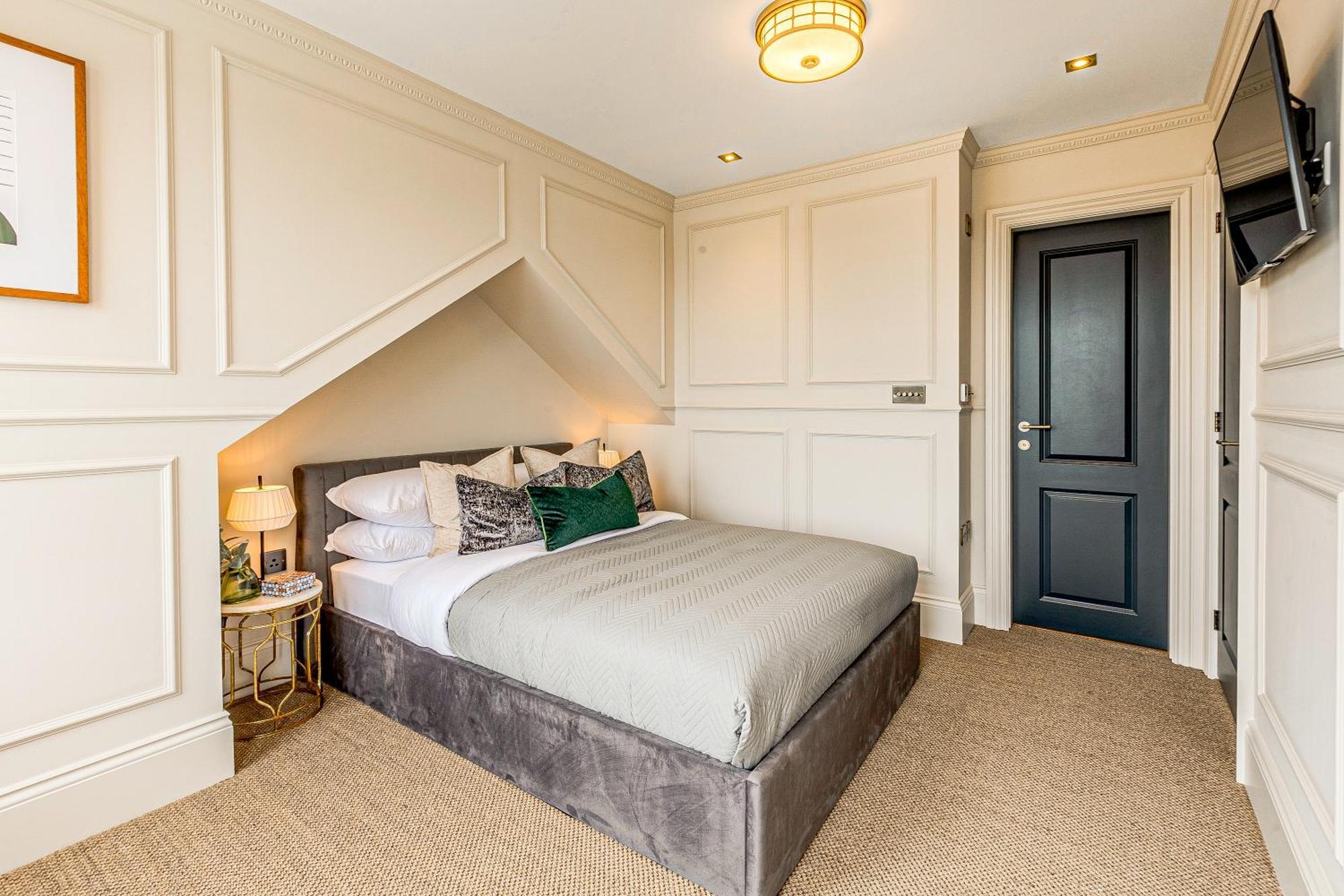 Apartment Astounding 4br Haven With Garden Queens Park Tube London