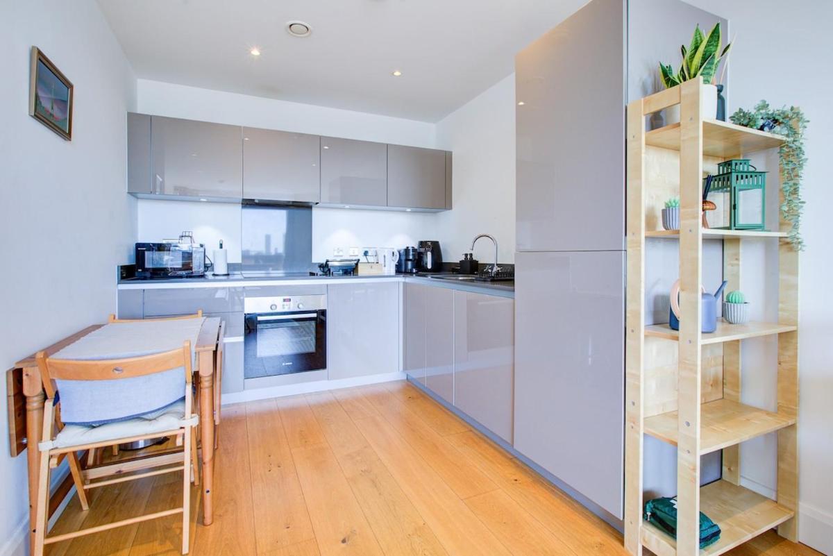 Modern 1-bed Entire Apartment, Zone 2 Appartement Londen