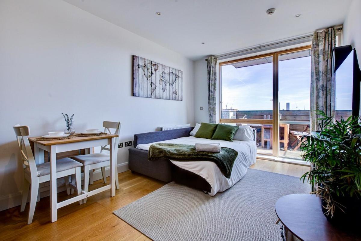 Modern 1-bed Entire Apartment, Zone 2 * Londen