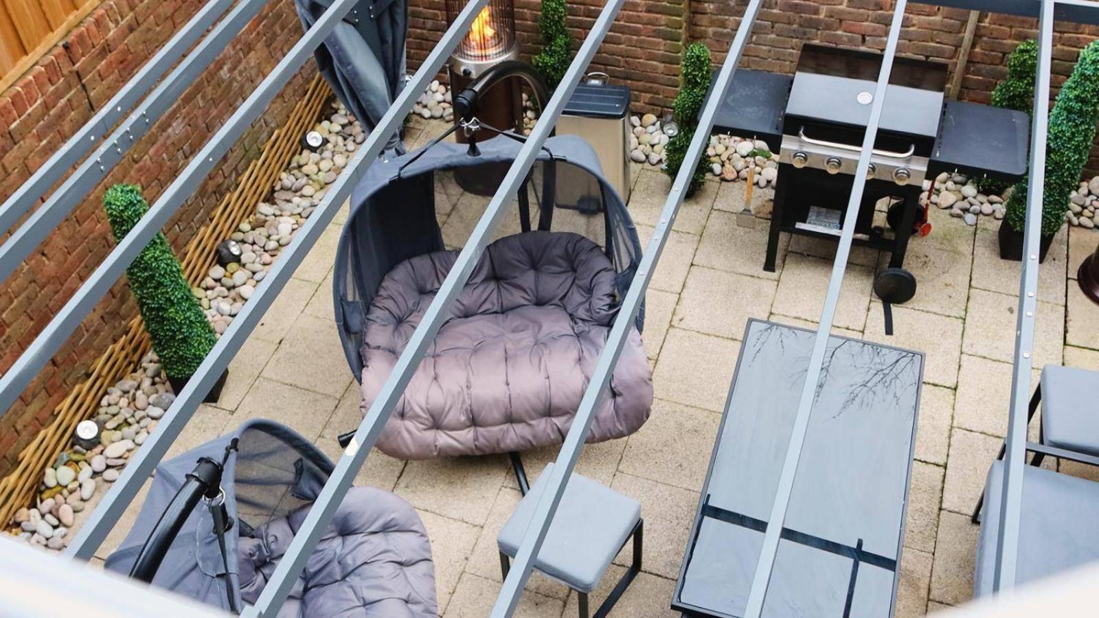 Housesleep14-freep-garden-bbq-patio-pooltable Vakantiehuis