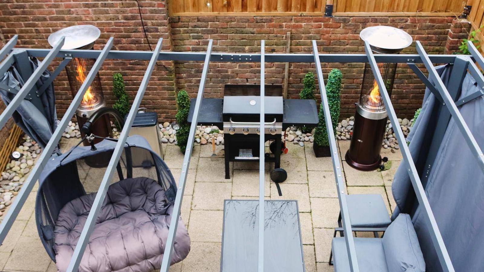 Housesleep14-freep-garden-bbq-patio-pooltable Vakantiehuis *