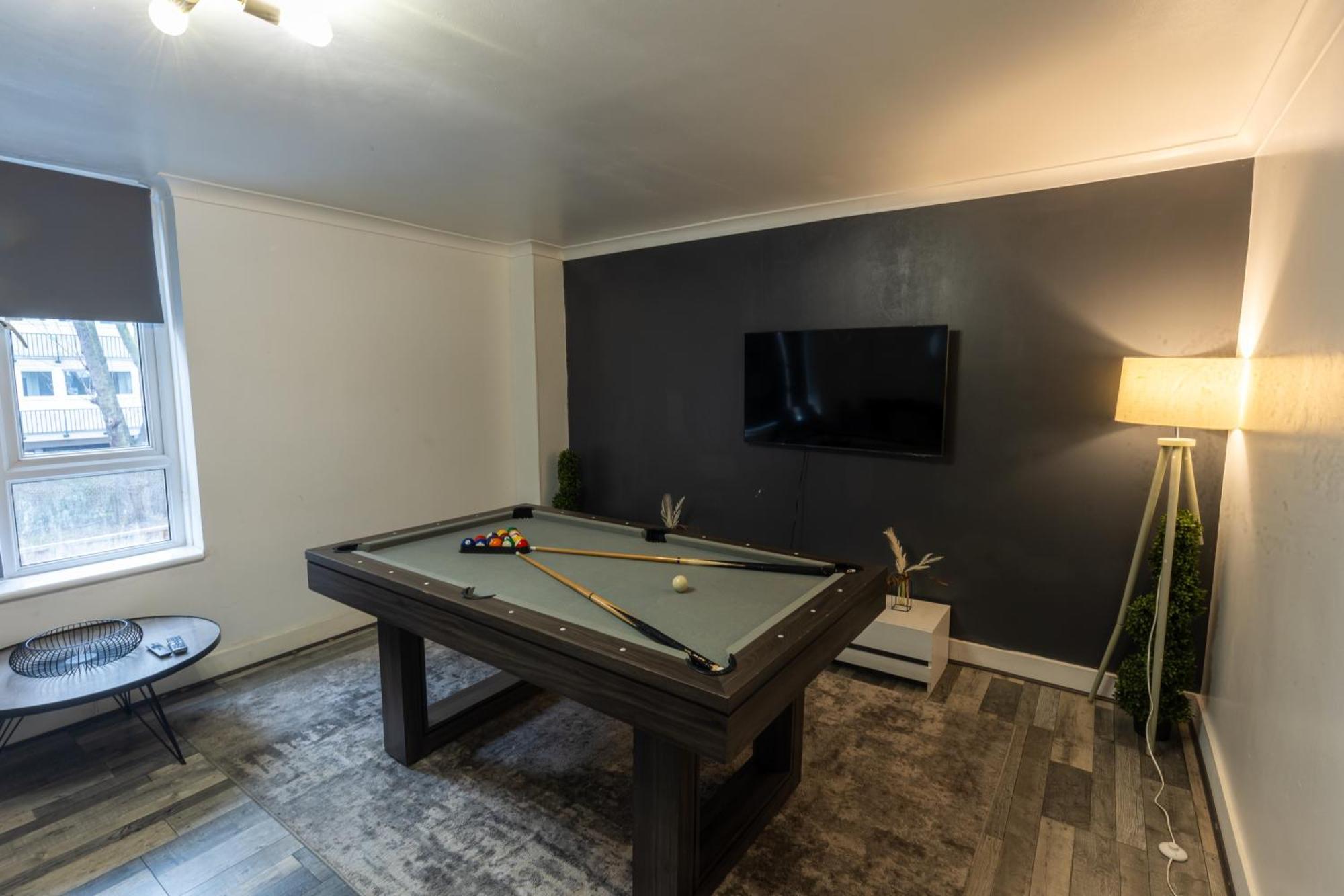 Housesleep14-freep-garden-bbq-patio-pooltable Vakantiehuis Londen
