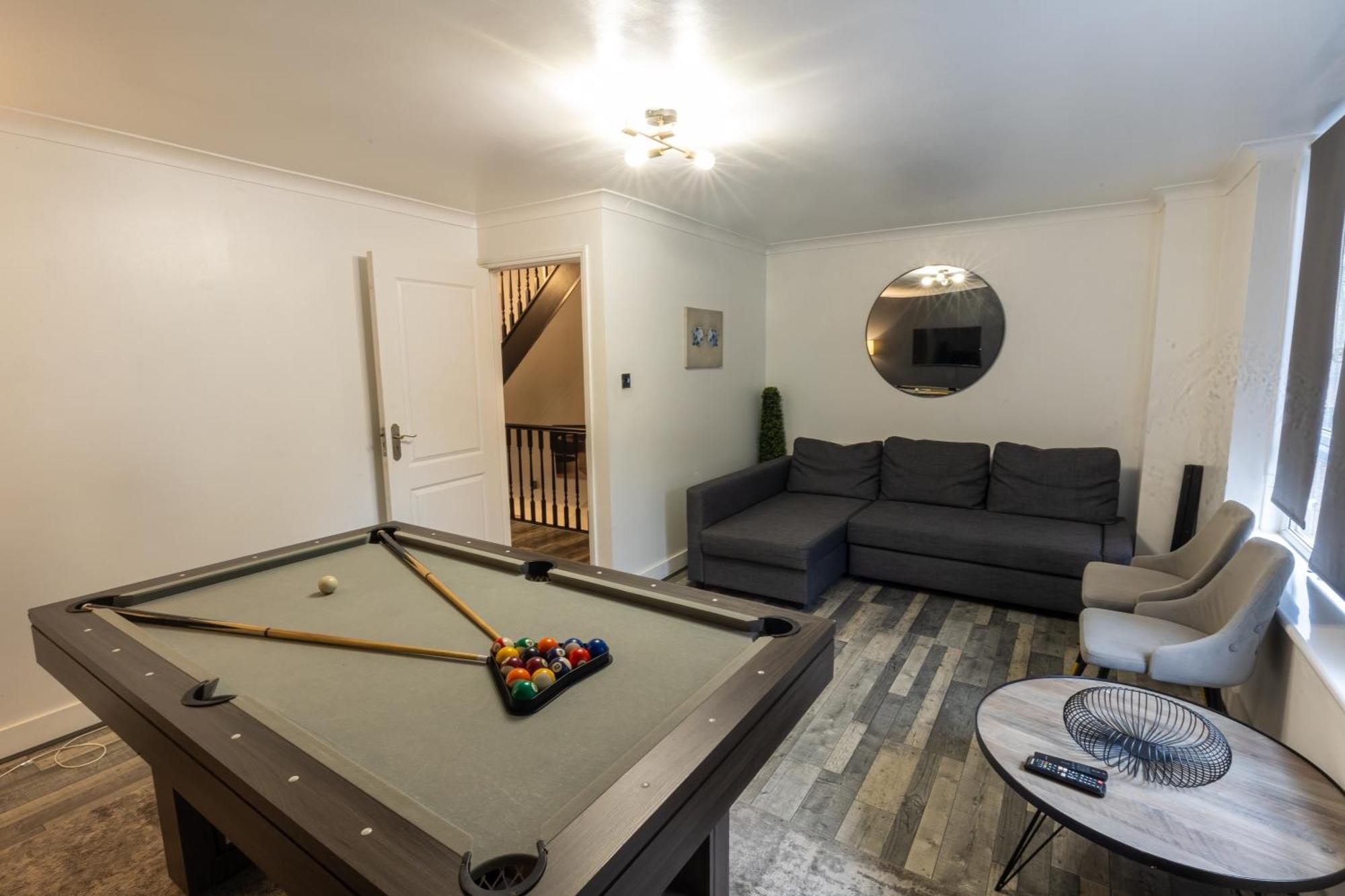 Housesleep14-freep-garden-bbq-patio-pooltable Londen