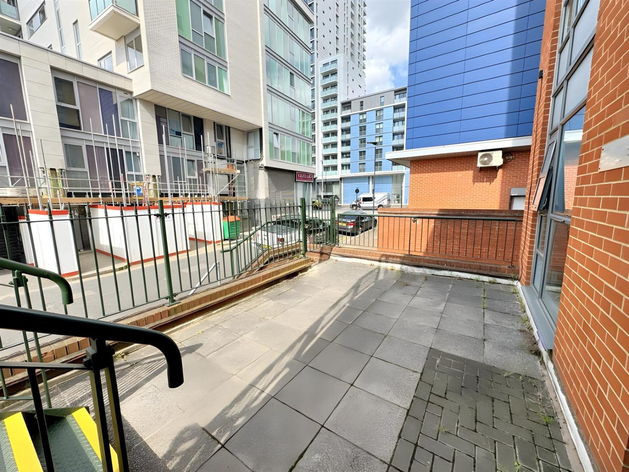 Executive 2 Bed Flat Near Stratford Station - Ideal For Corporate Stays Lägenhet
