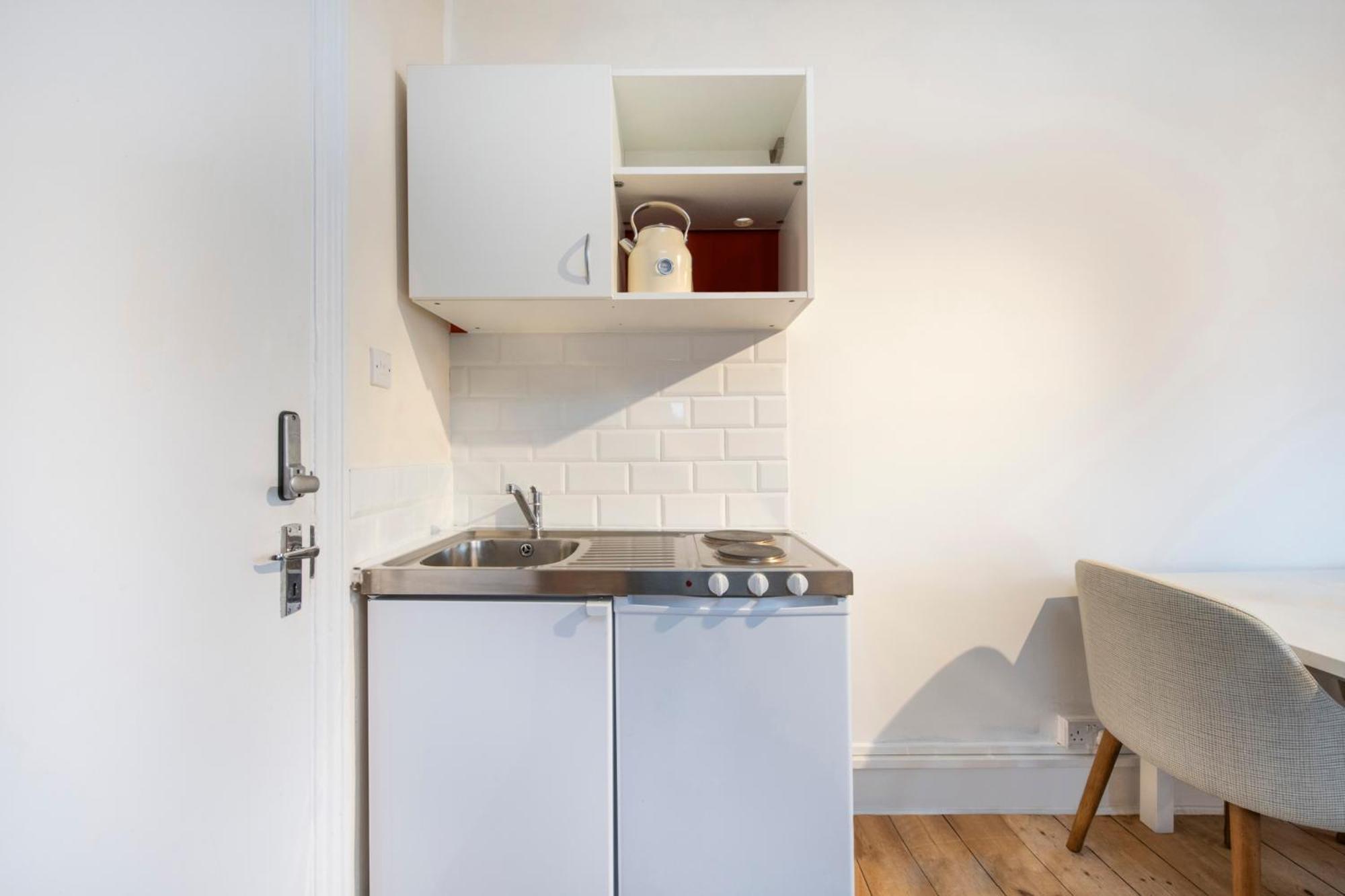 Modern Cosy Serviced 5 Min To Angel Station, 02 Academy Islington, Kings Cross Station, Free Wifi, Tea, Coffee *
