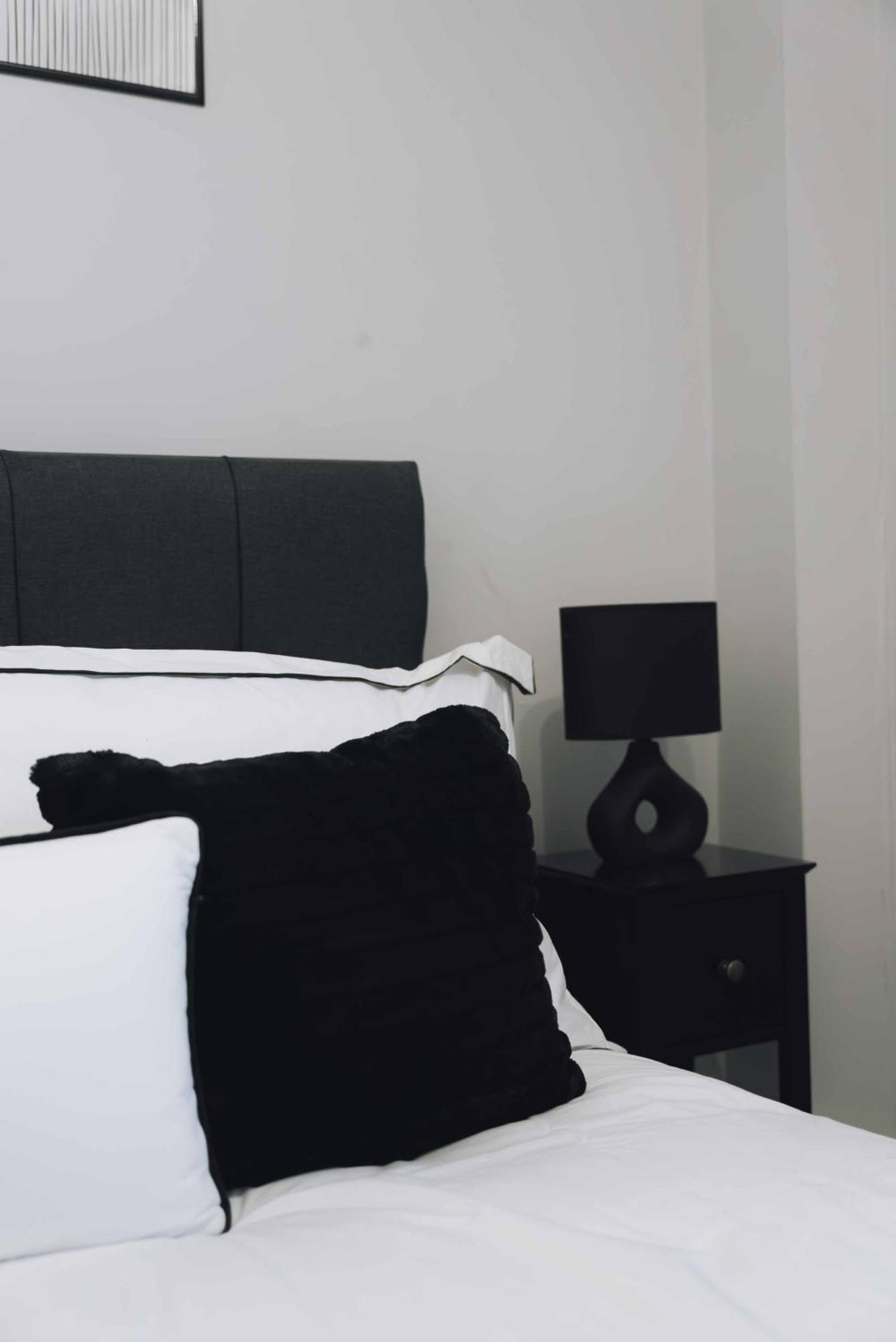 Executive 2 Bed Flat Near Stratford Station - Ideal For Corporate Stays Lägenhet