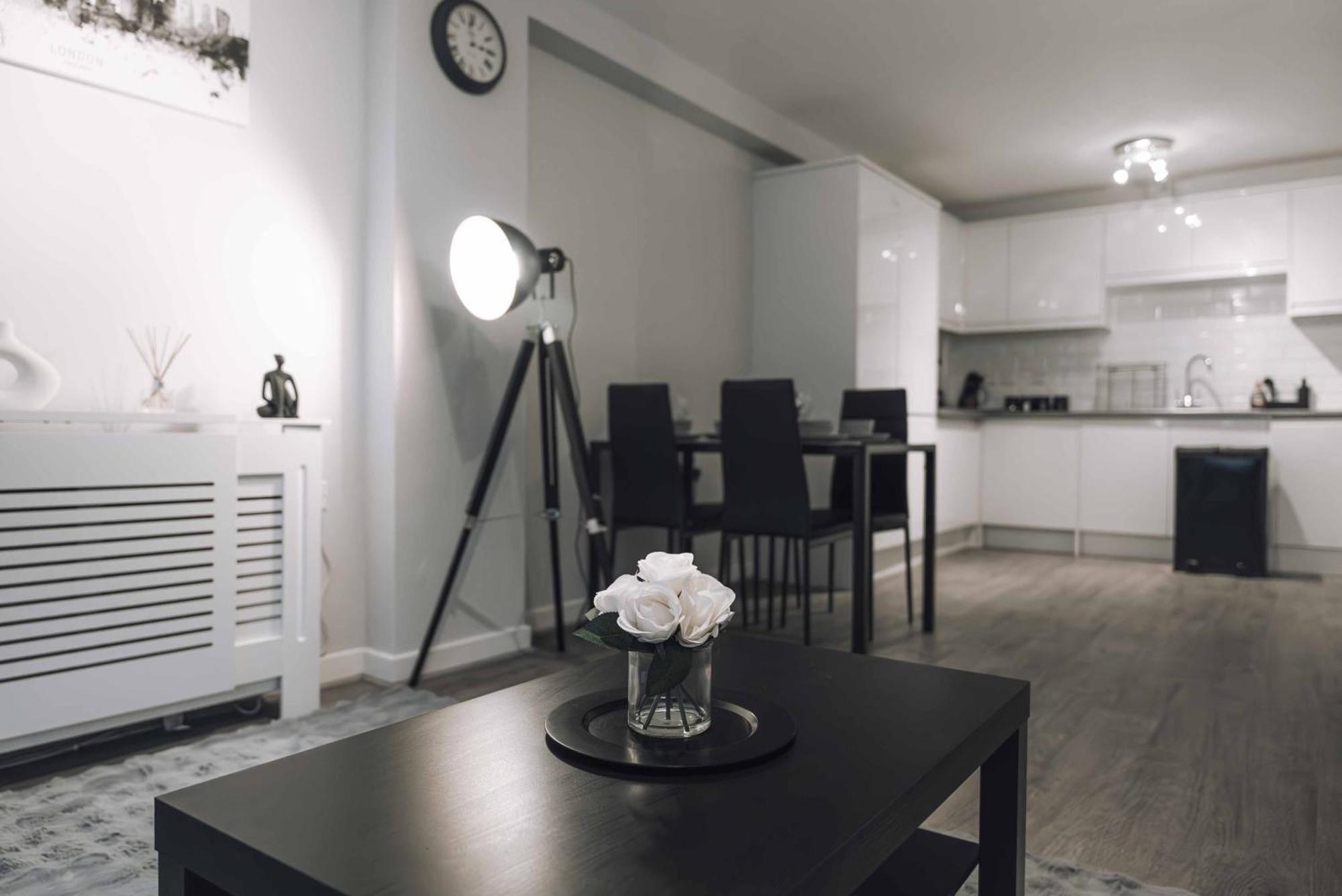 Executive 2 Bed Flat Near Stratford Station - Ideal For Corporate Stays Lägenhet London