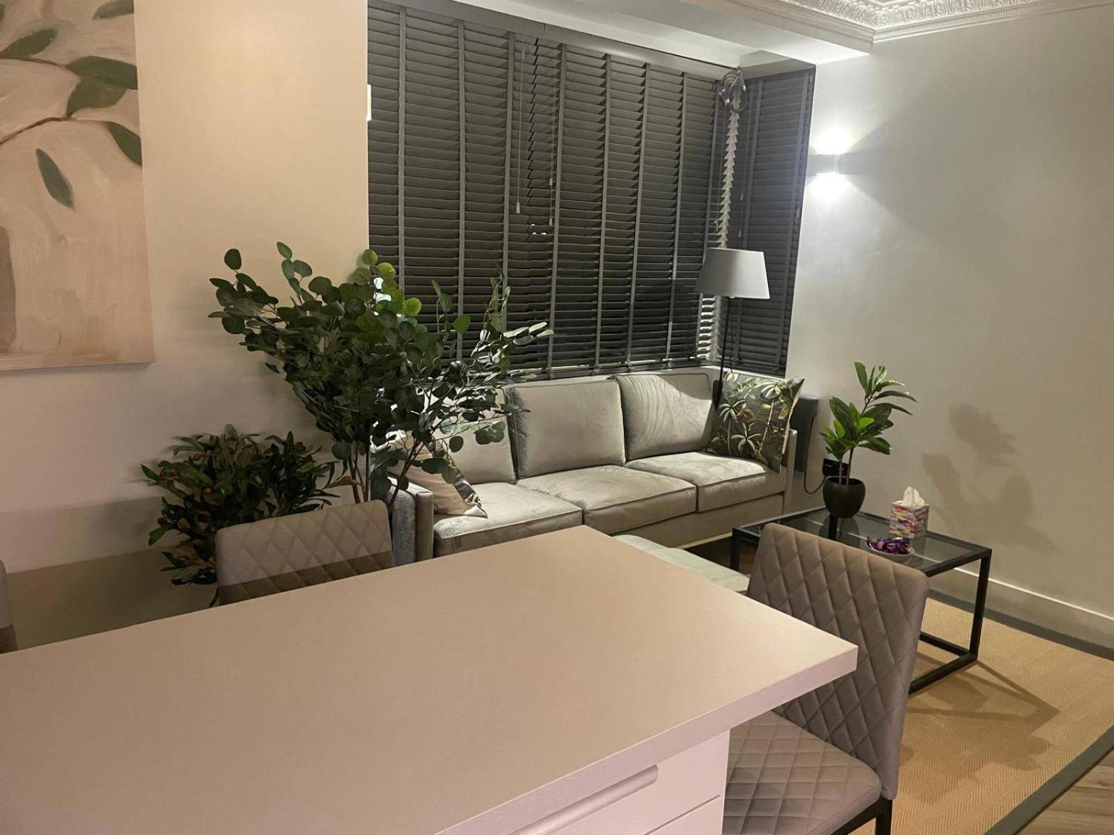Nw119sg-modernapt-2guests-2br-1minhighstreet * Londen