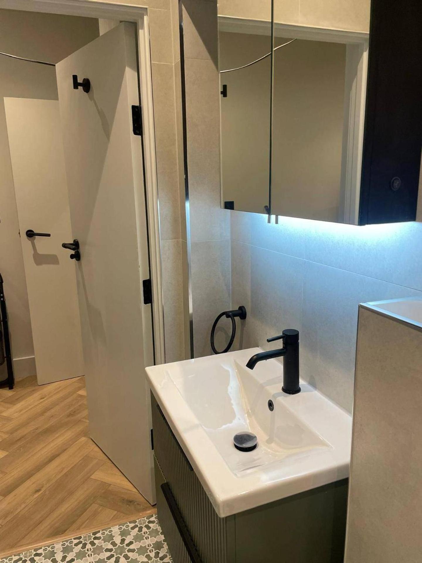 Nw119sg-modernapt-2guests-2br-1minhighstreet * Londen
