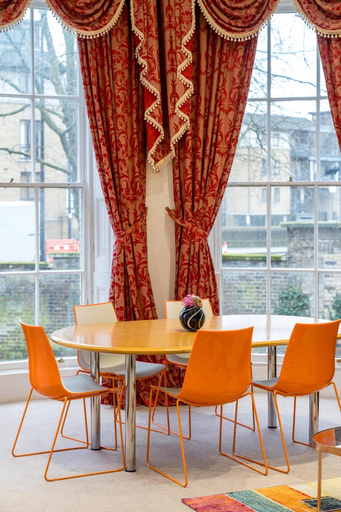 Spacious Canary Wharf Near 02 Arena, Excel Exhibition Centre, With Free Parking & Wifi Appartement