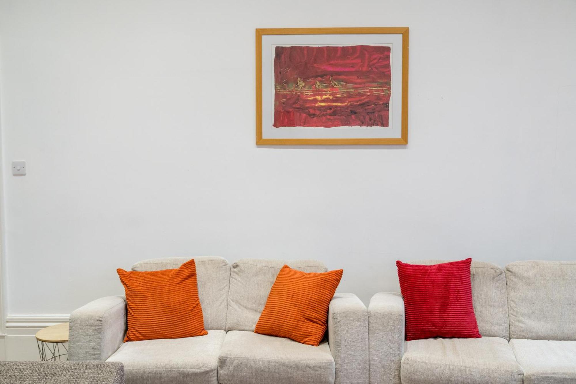 Spacious Canary Wharf Near 02 Arena, Excel Exhibition Centre, With Free Parking & Wifi * Londen