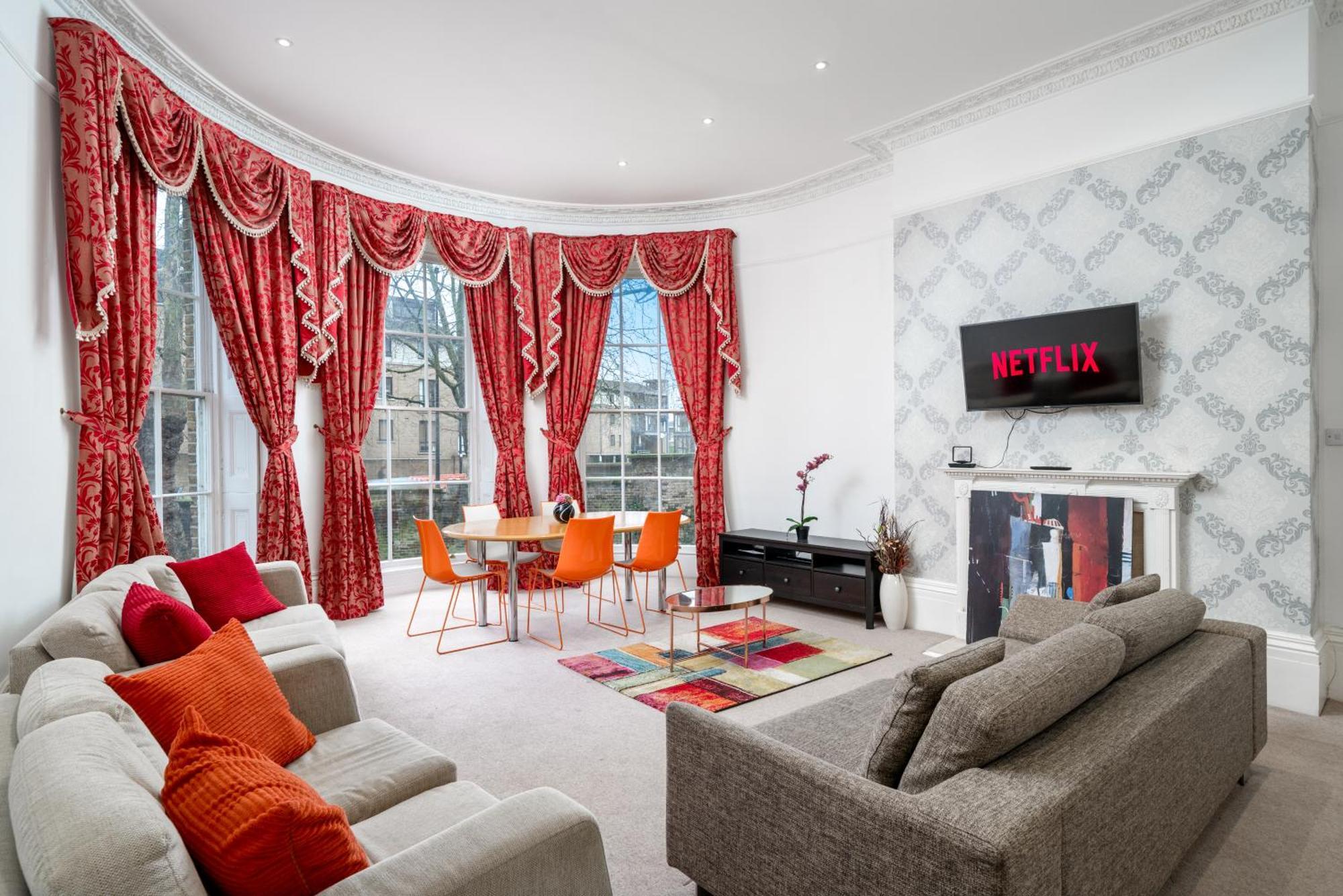Spacious Canary Wharf Near 02 Arena, Excel Exhibition Centre, With Free Parking & Wifi * Londen