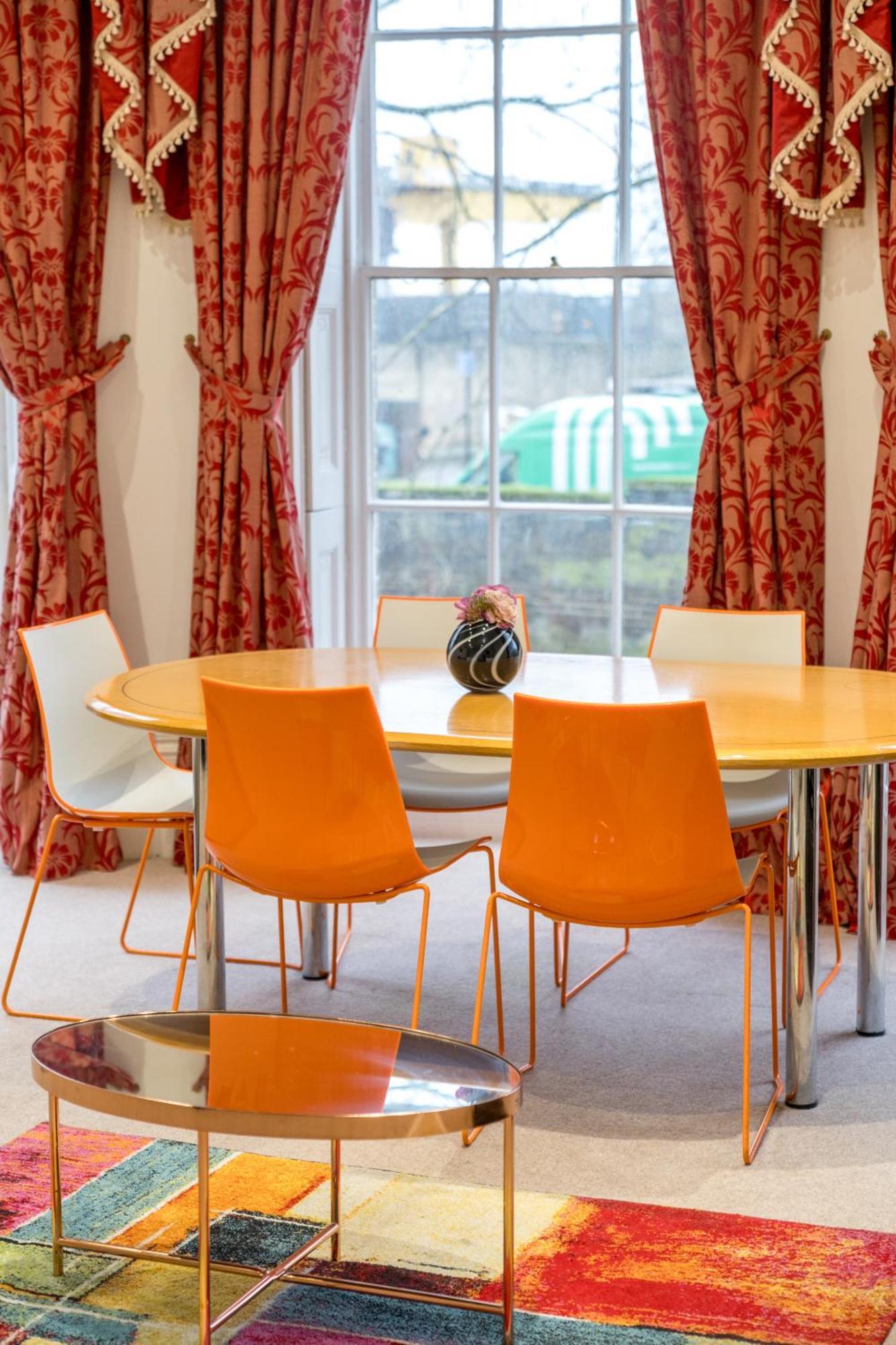 Appartement Spacious Canary Wharf Near 02 Arena, Excel Exhibition Centre, With Free Parking & Wifi Londen