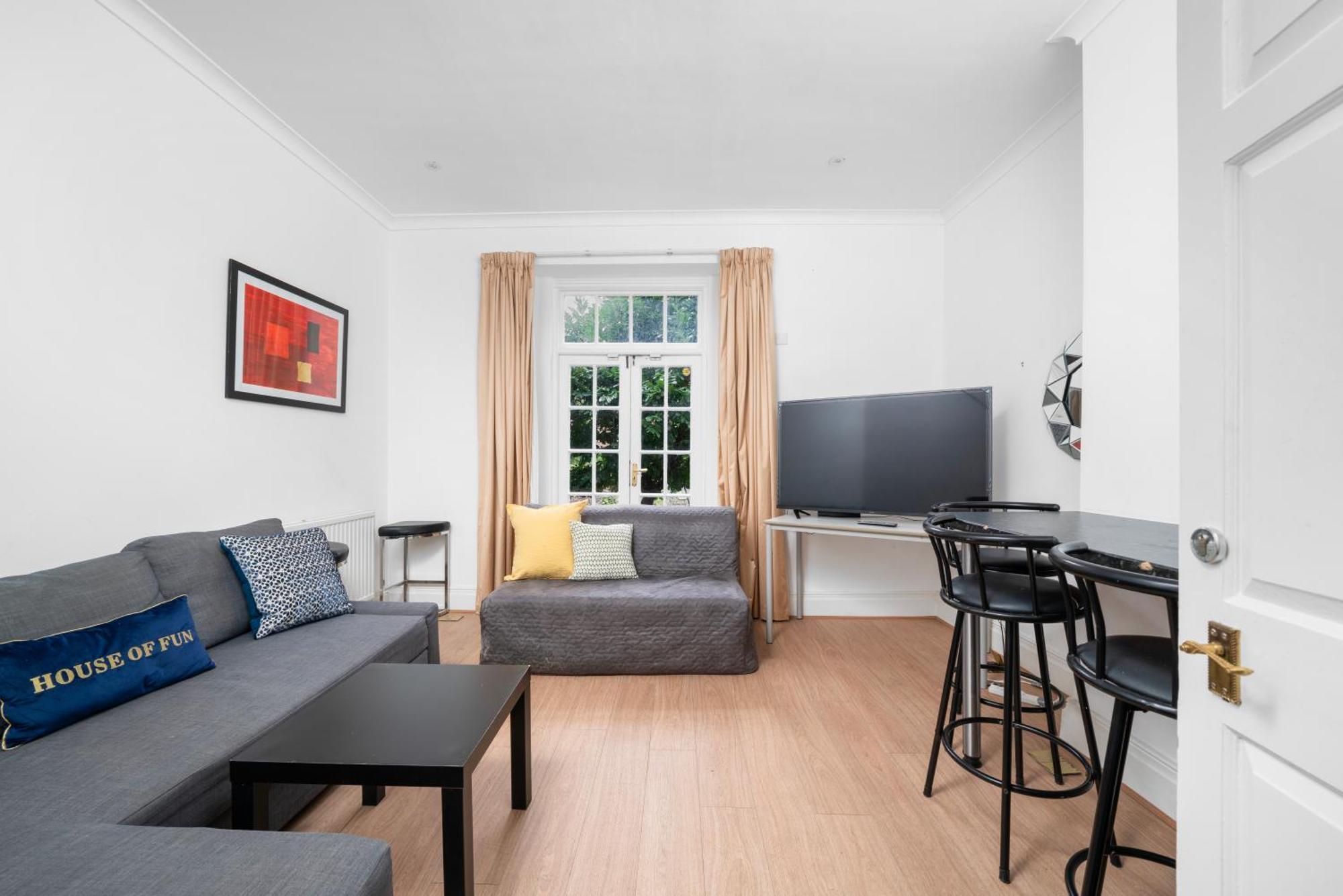 Spacious Canary Wharf Near 02 Arena, Excel Exhibition Centre, With Free Parking & Wifi * Londen