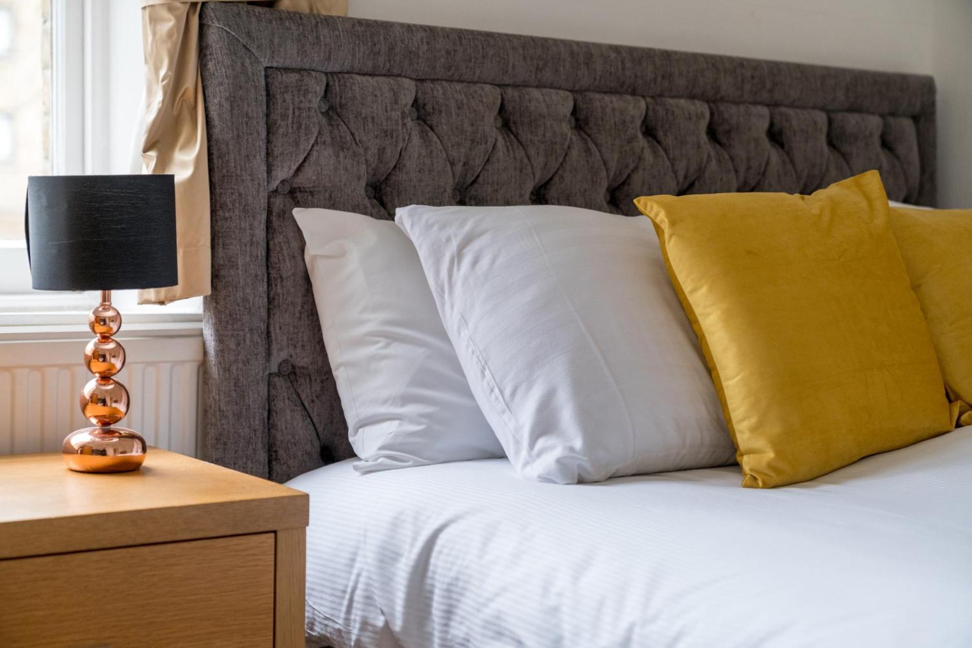 Spacious Canary Wharf Near 02 Arena, Excel Exhibition Centre, With Free Parking & Wifi Appartement Londen