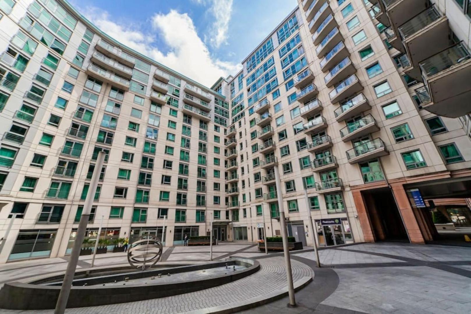 Stunning 2b Vauxhall Near Thames & Tube Apartment London