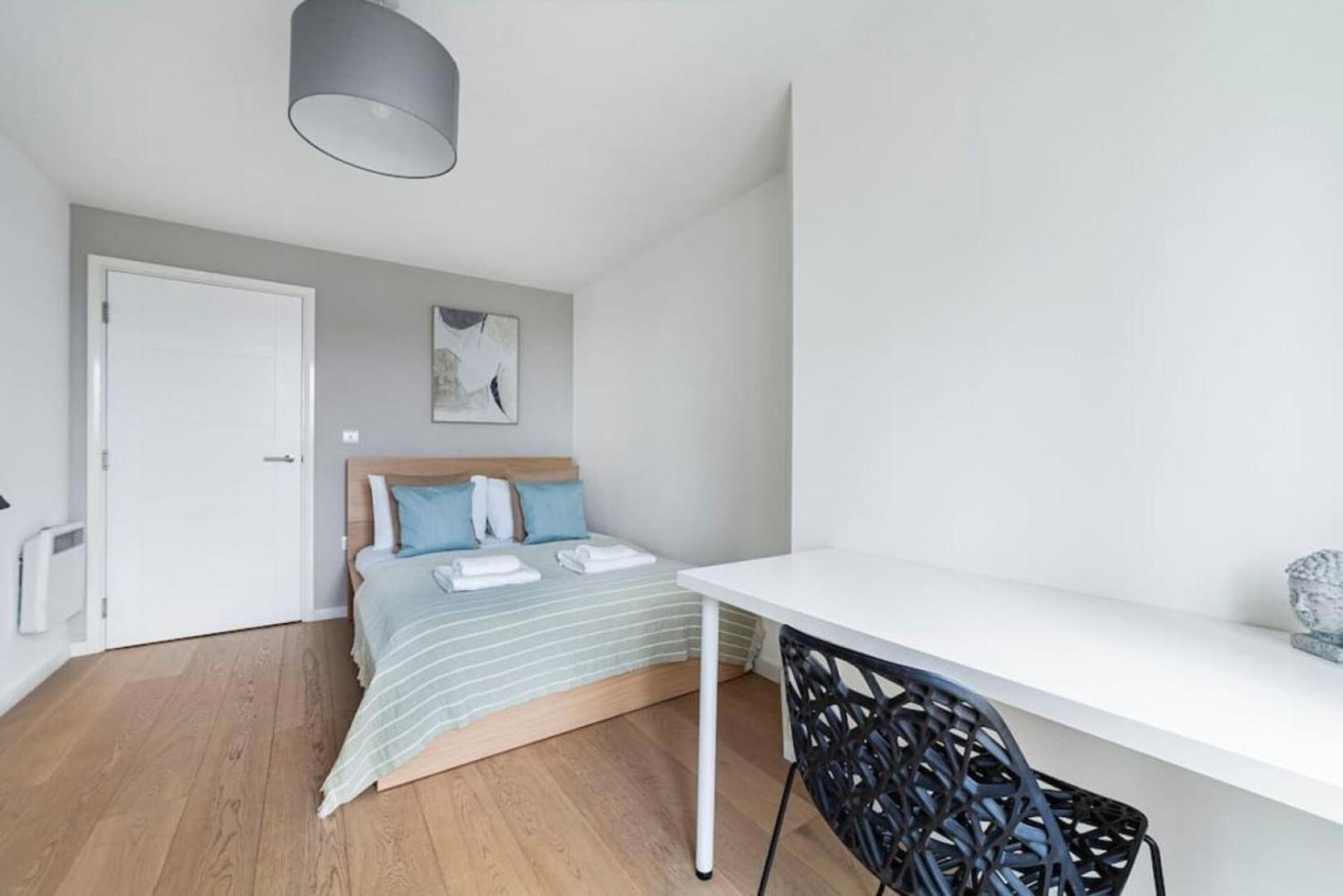 Apartment Stunning 2b Vauxhall Near Thames & Tube London