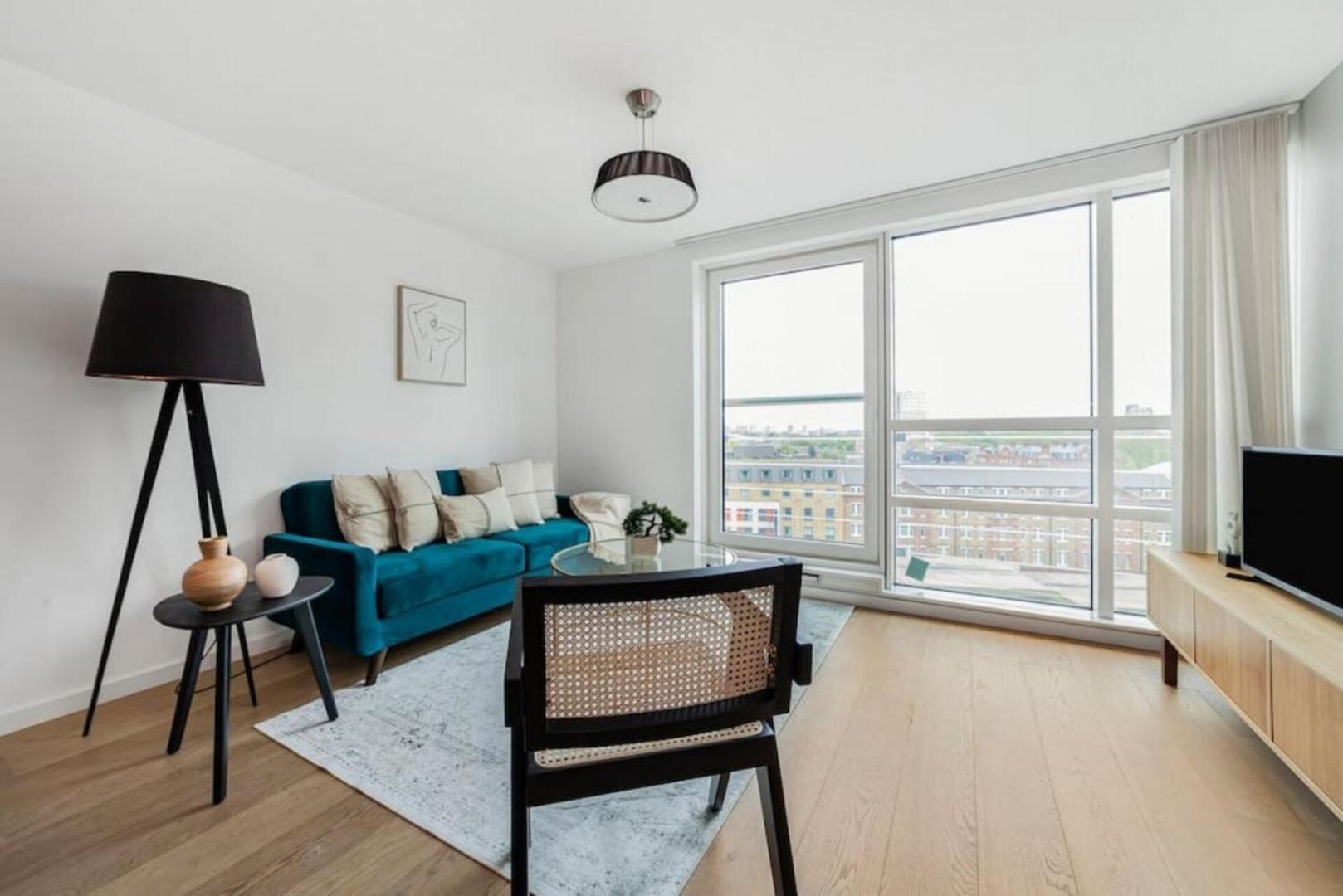 Stunning 2b Vauxhall Near Thames & Tube Apartment