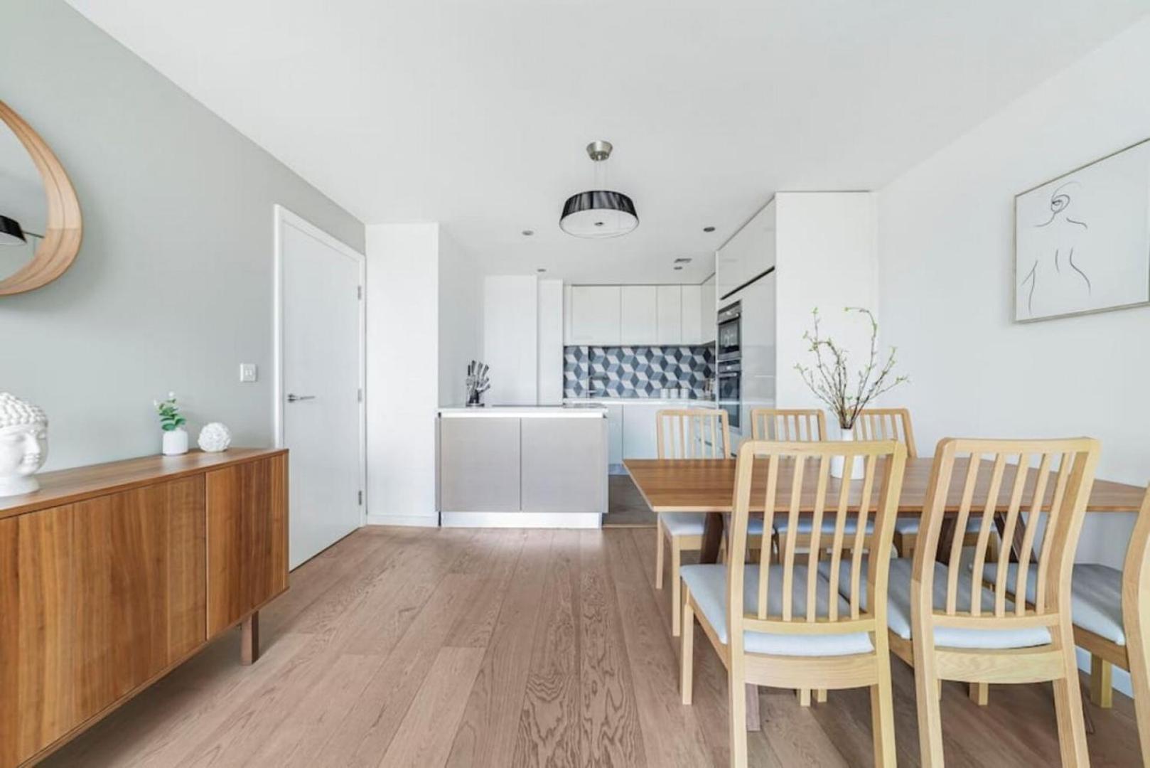 Stunning 2b Vauxhall Near Thames & Tube Apartment London