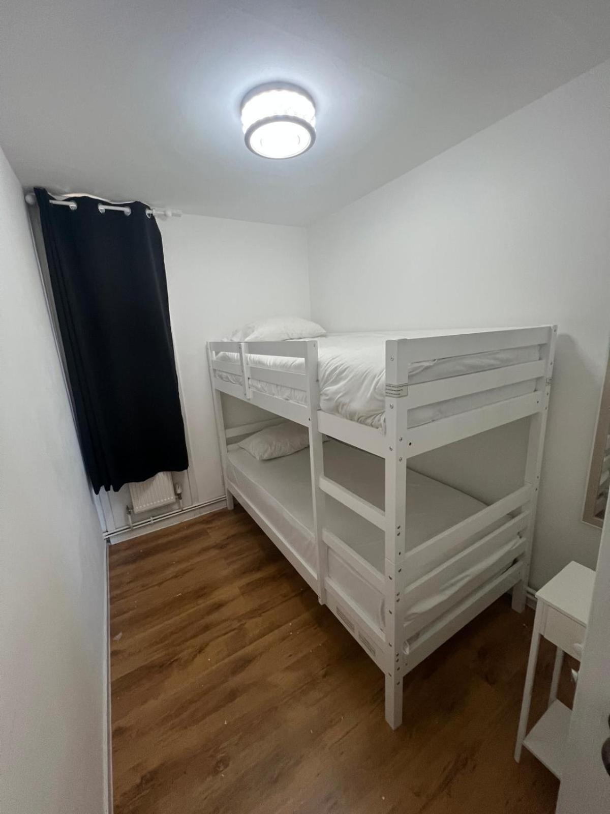 Modern Living In Stylish 3-bed Flat *