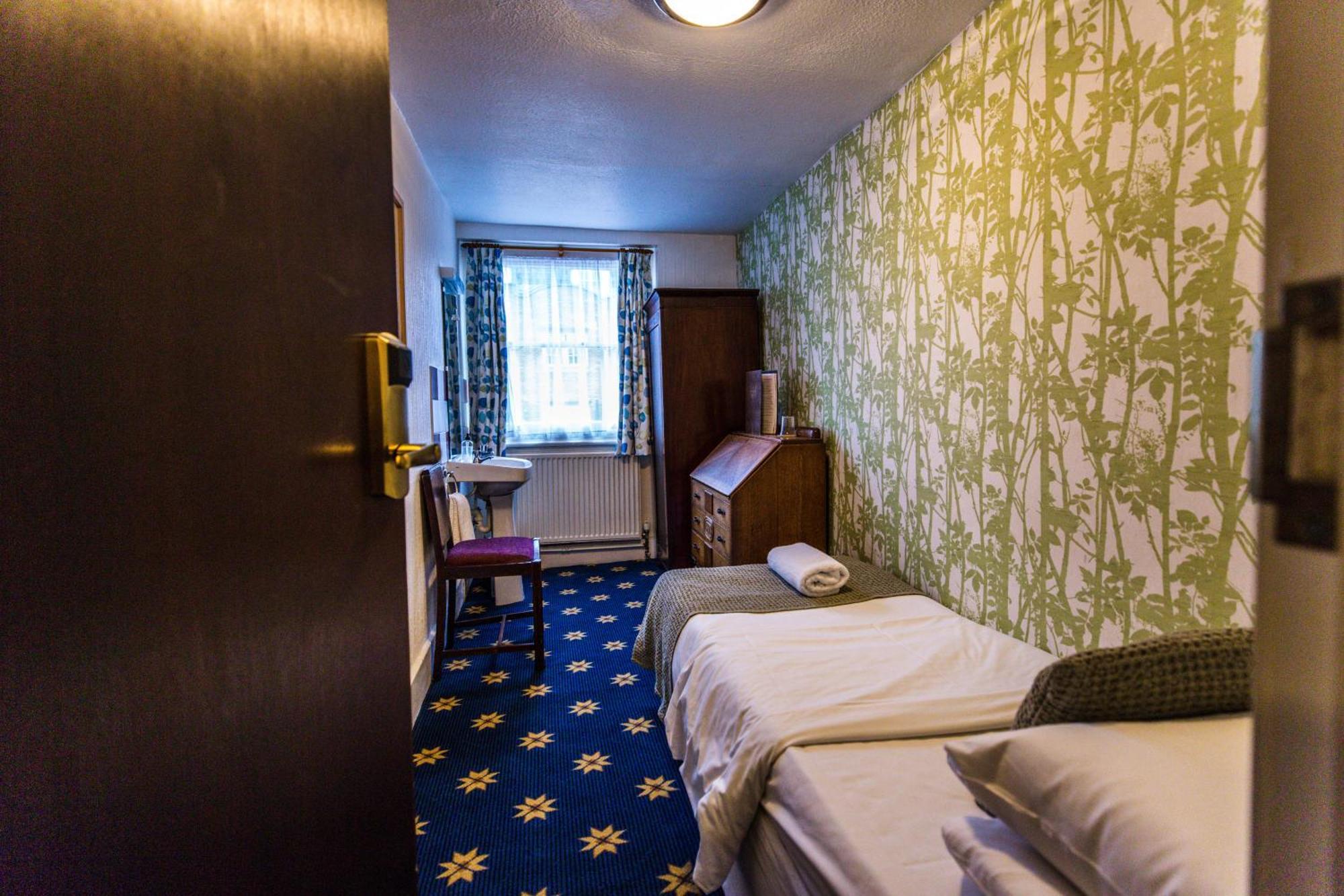 St Athans Hotel London