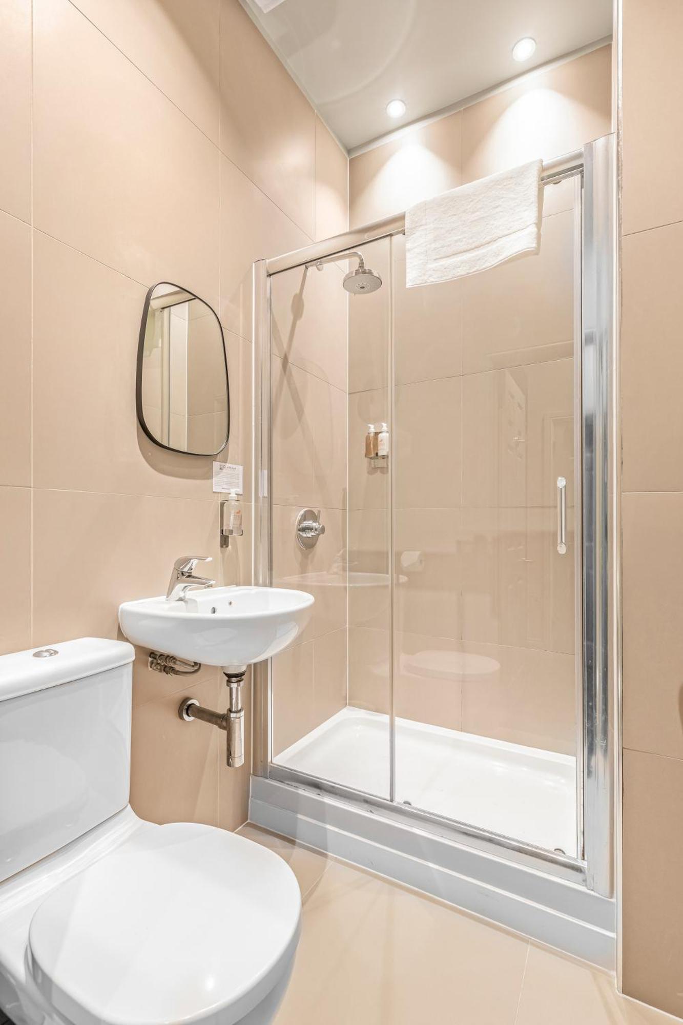 Clapham Gæstehus 4*