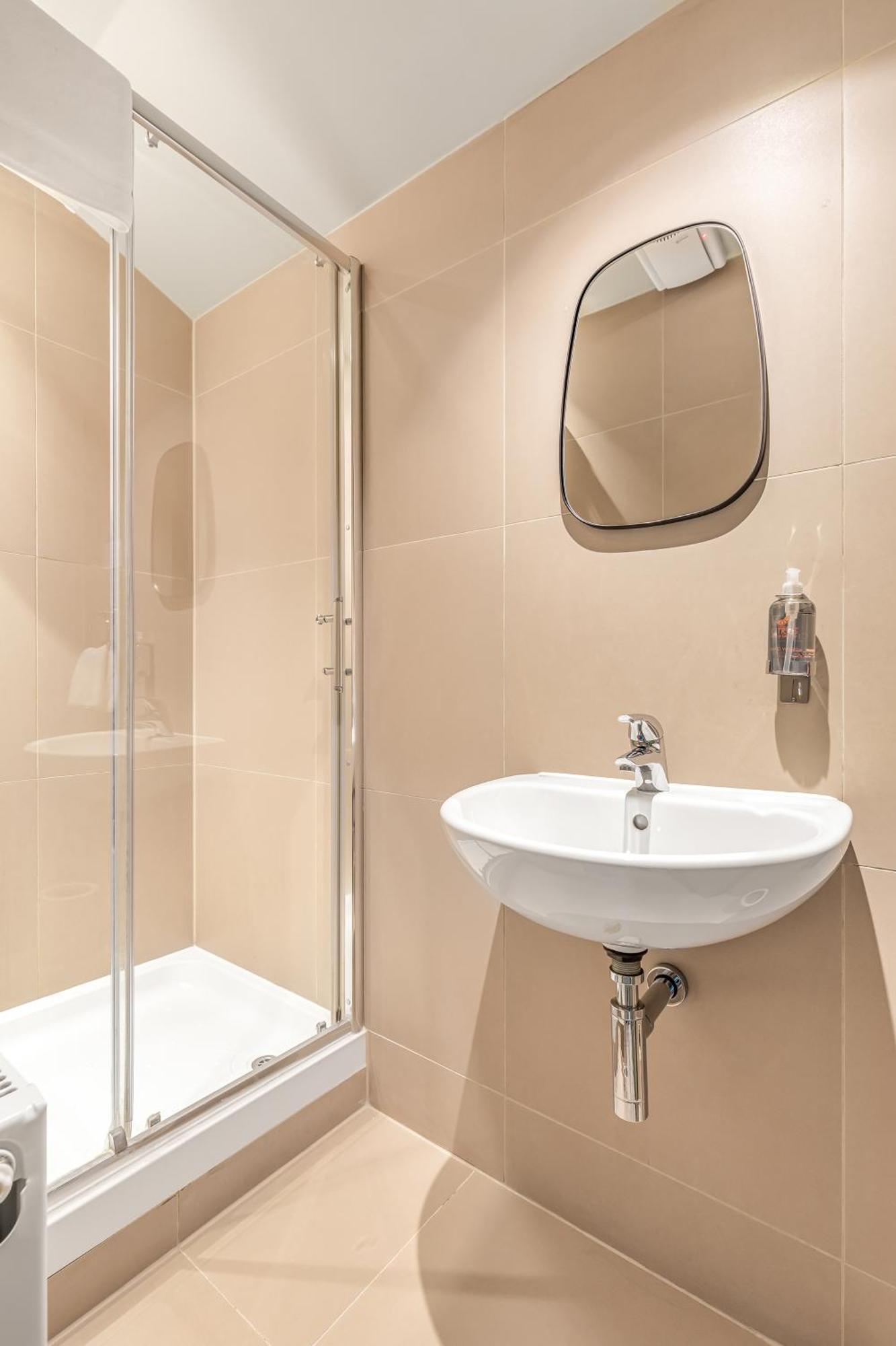 Gæstehus Clapham 4*