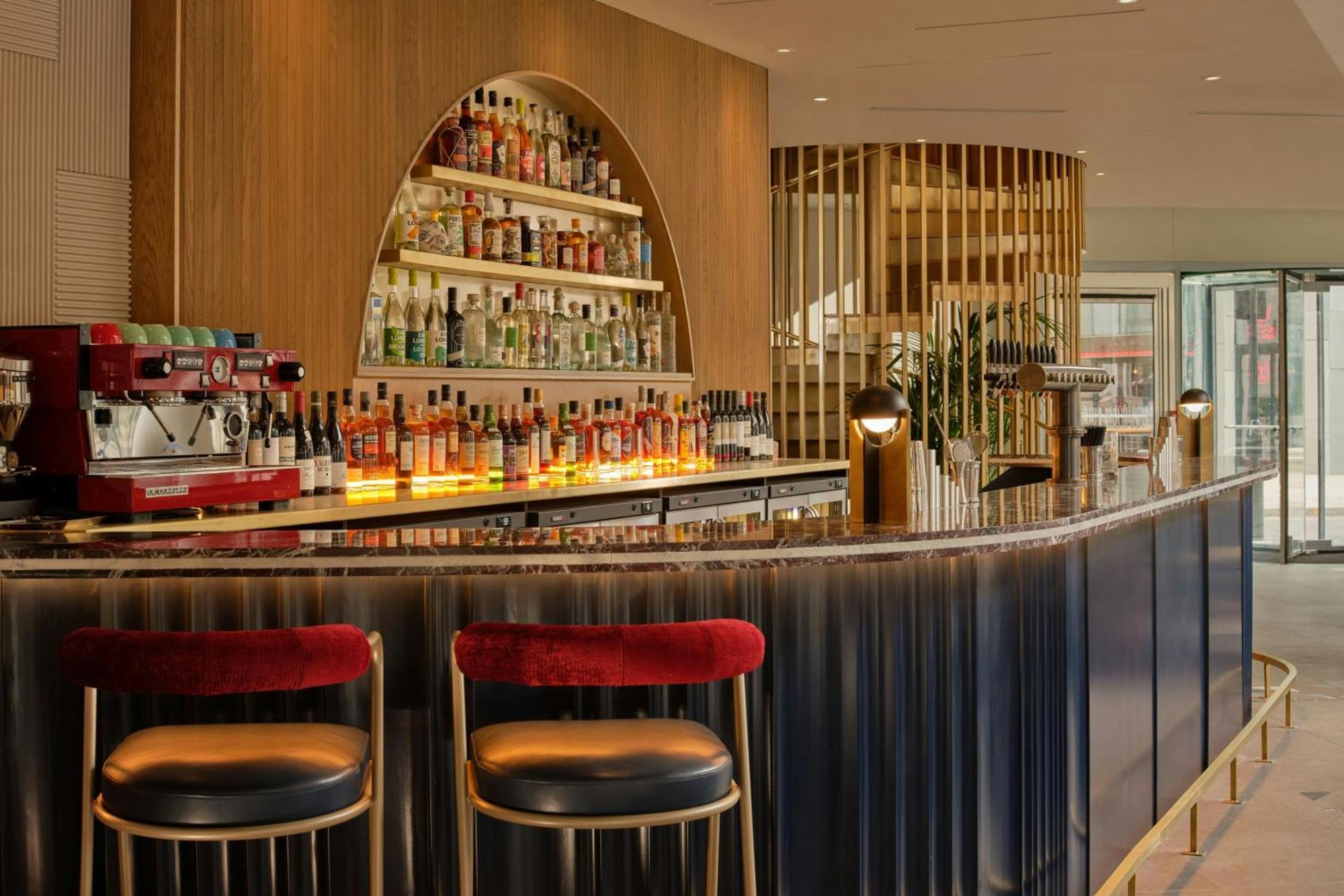 Montcalm East, Autograph Collection Hotell 5*