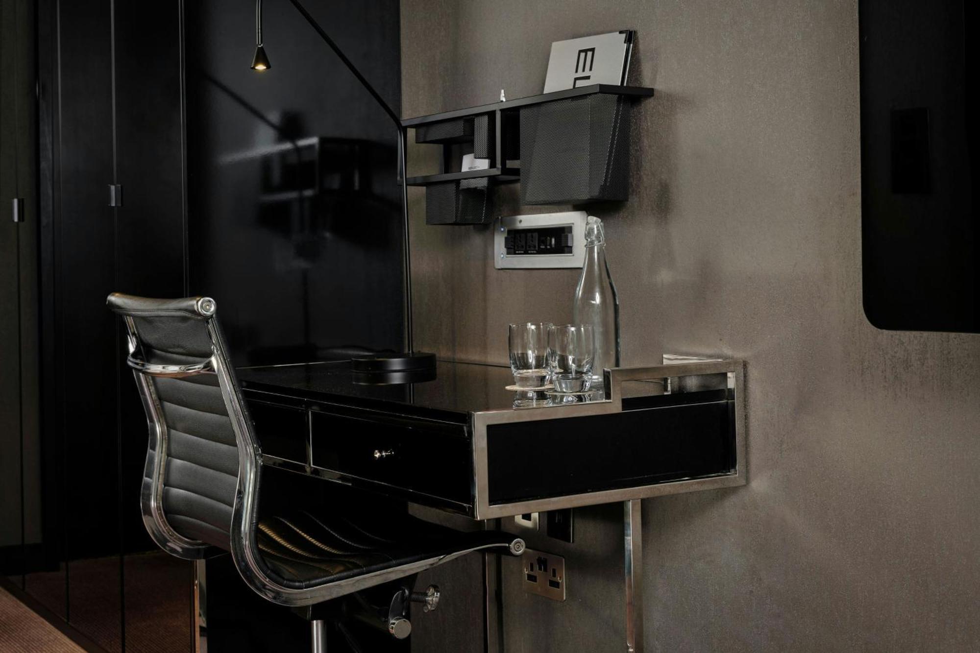 Montcalm East, Autograph Collection 5*