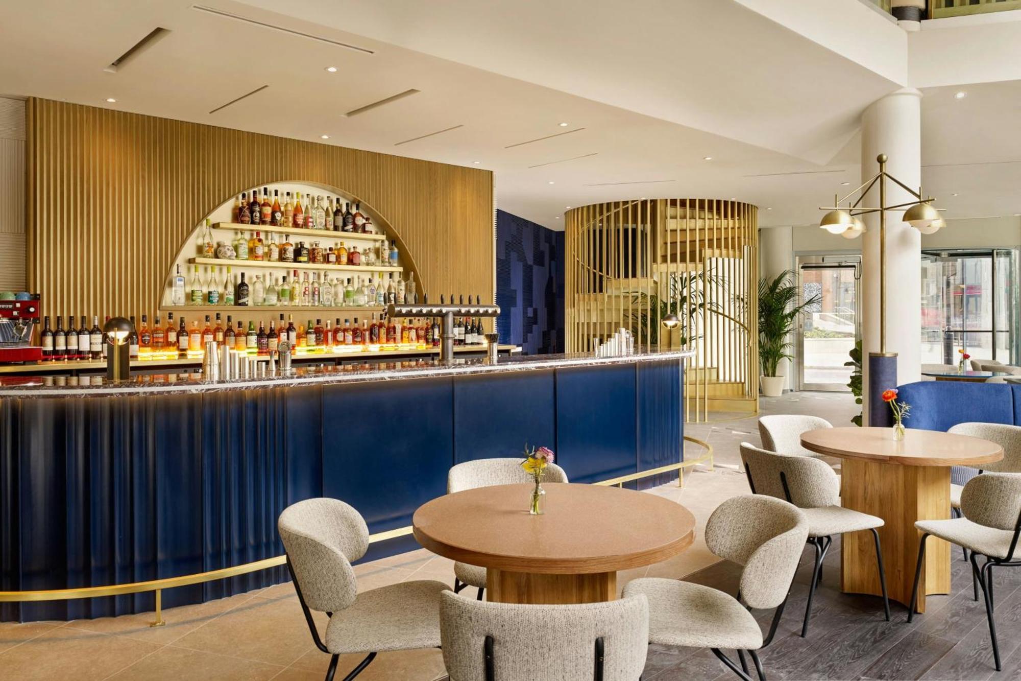Montcalm East, Autograph Collection 5*
