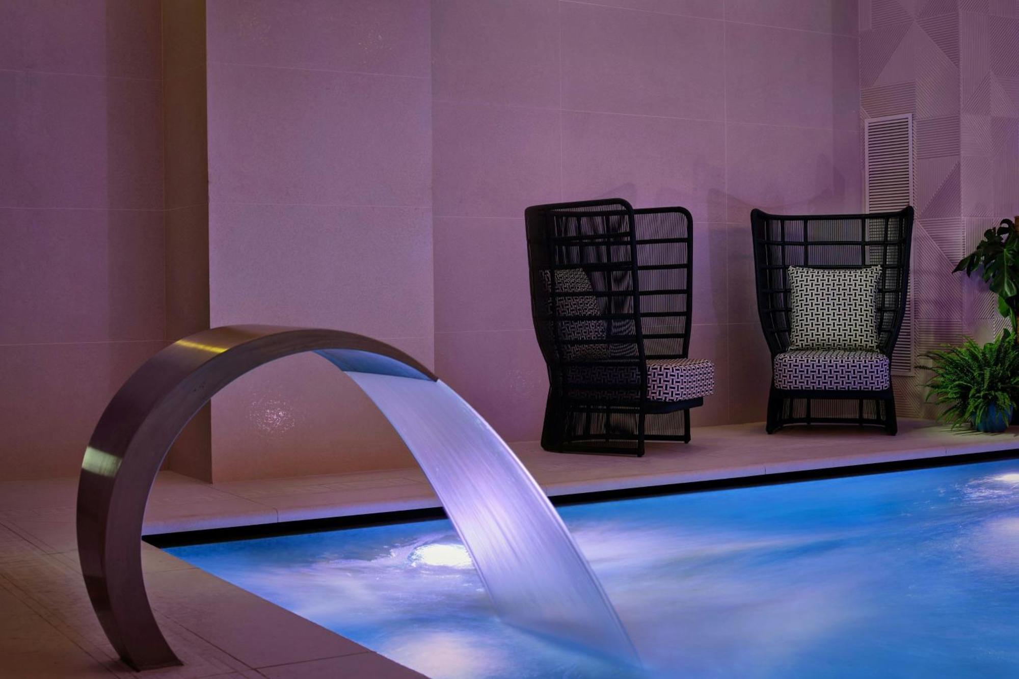Montcalm East, Autograph Collection 5*