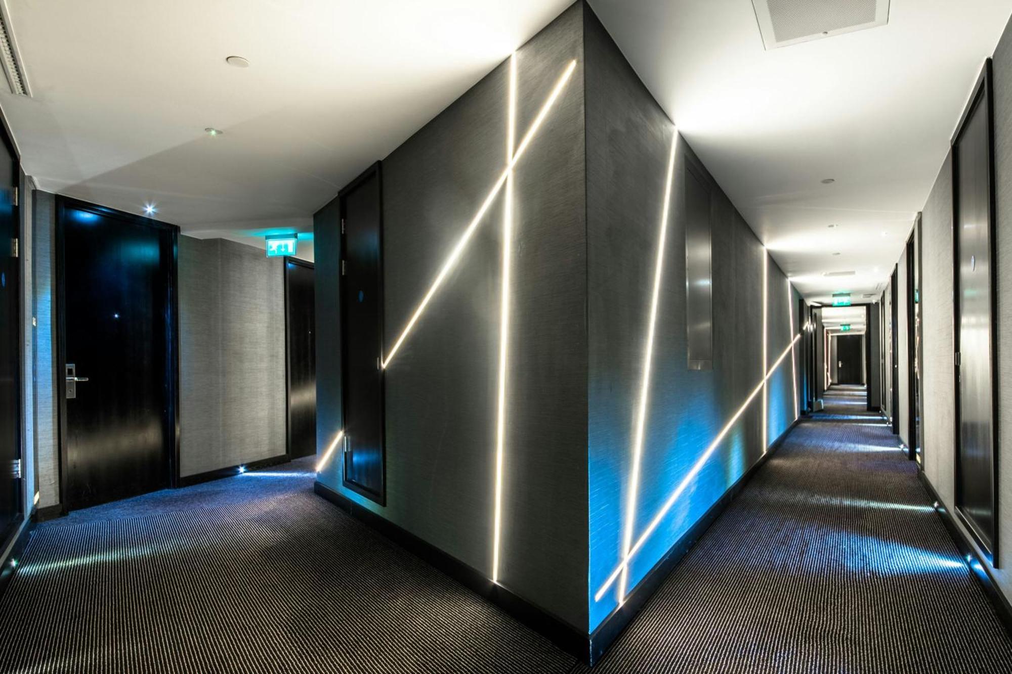 Montcalm East, Autograph Collection 5*