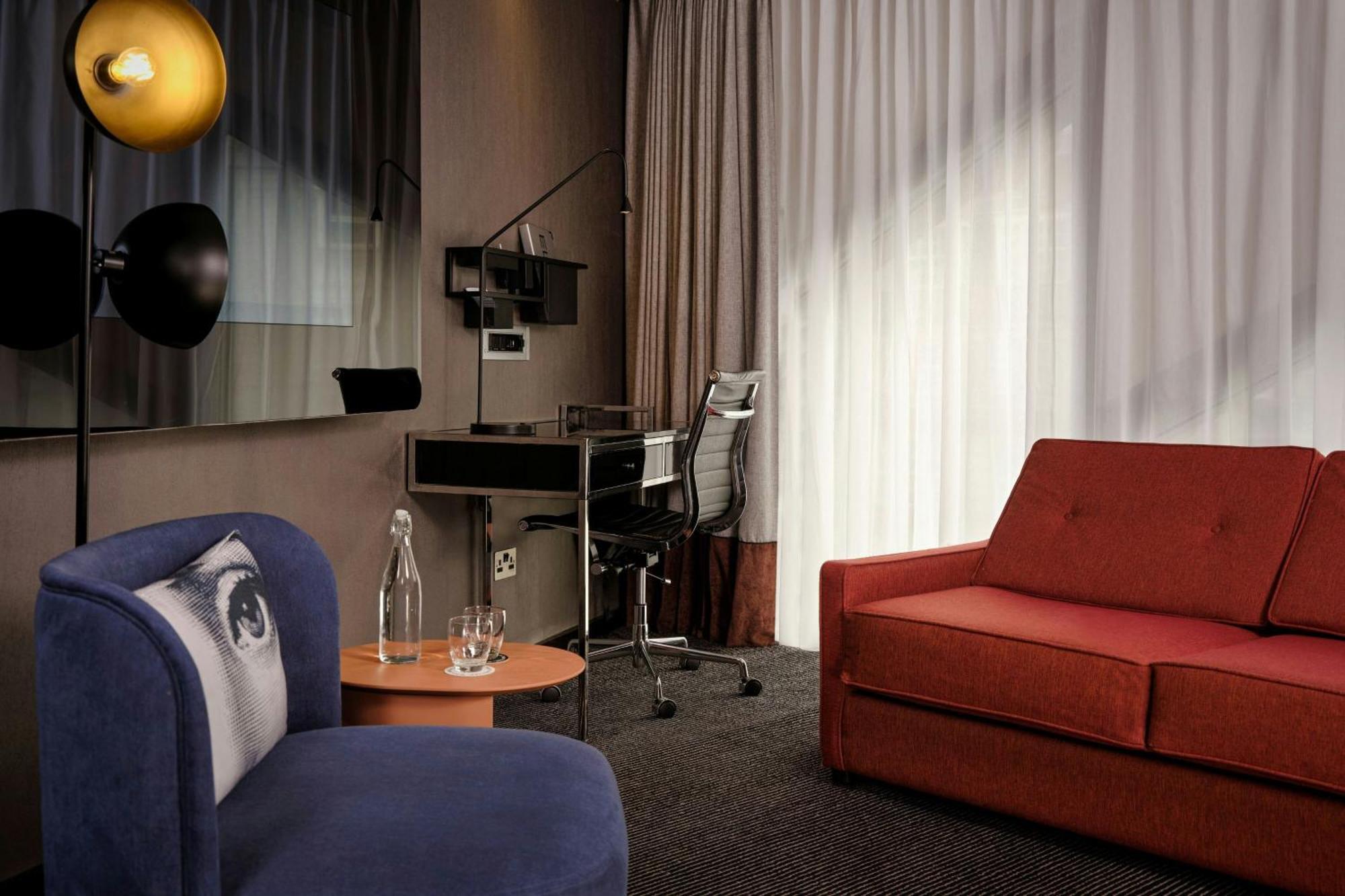 Montcalm East, Autograph Collection 5*