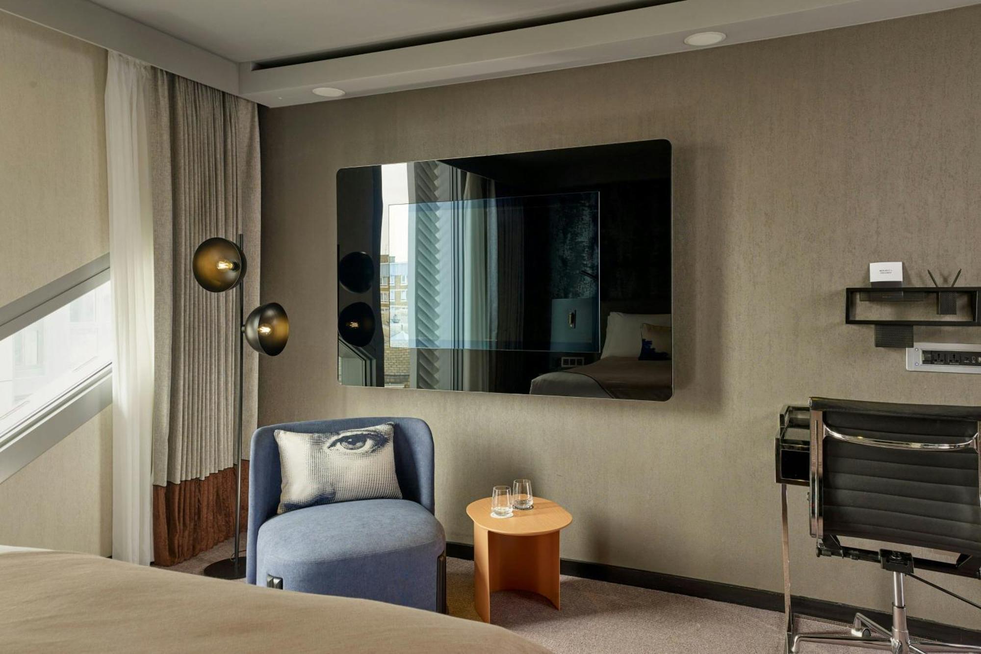 Montcalm East, Autograph Collection 5*