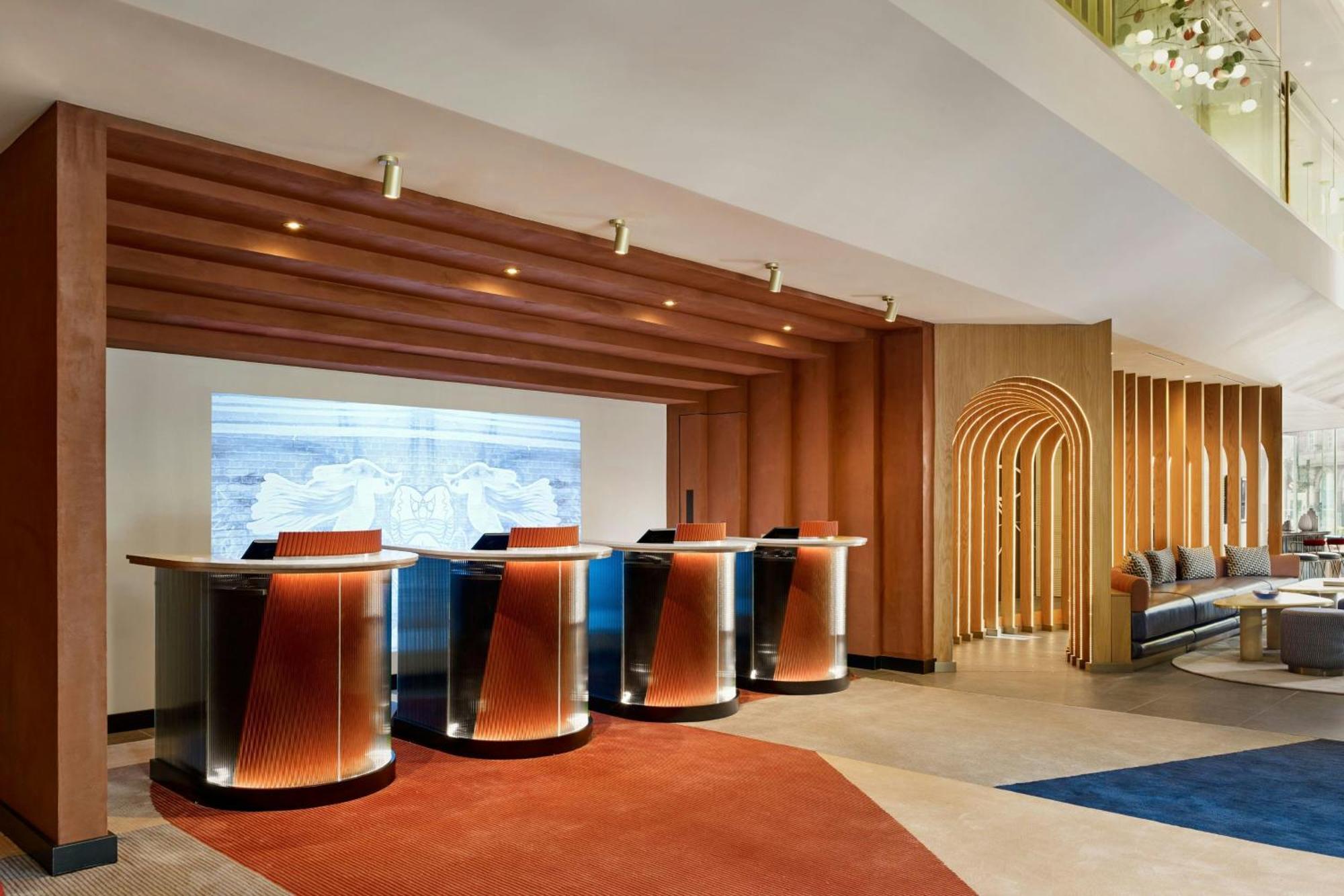 Montcalm East, Autograph Collection Hotell 5*