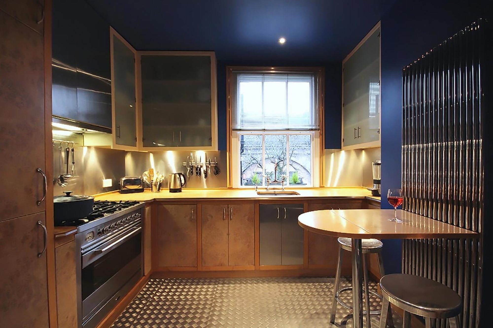 Apartment 8 Ravenscourt Gardens London