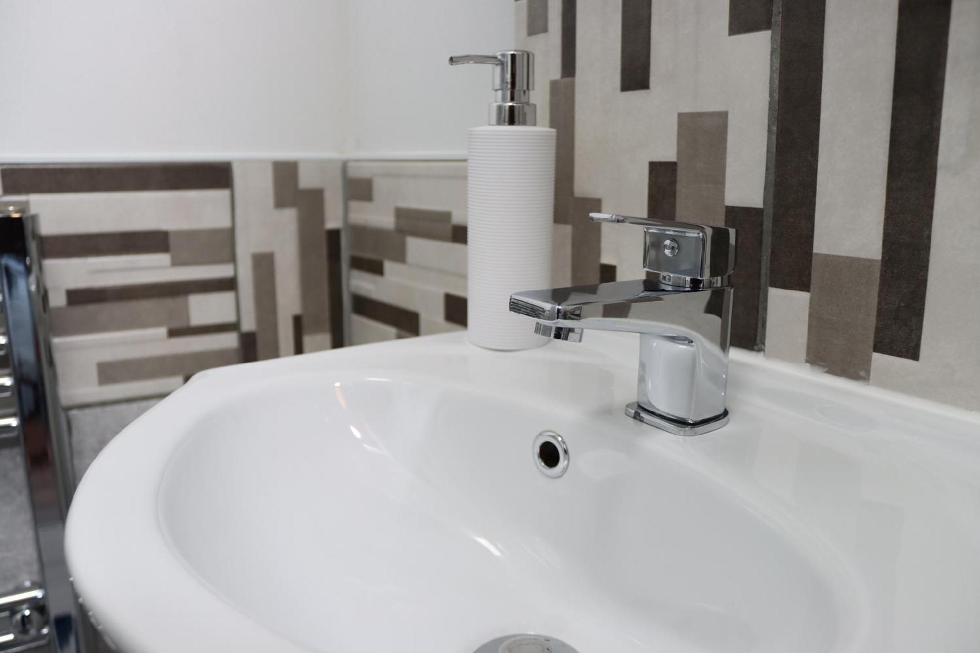 Cosy With Kitchenette And Private Bathroom - 15mins To London! Lägenhet