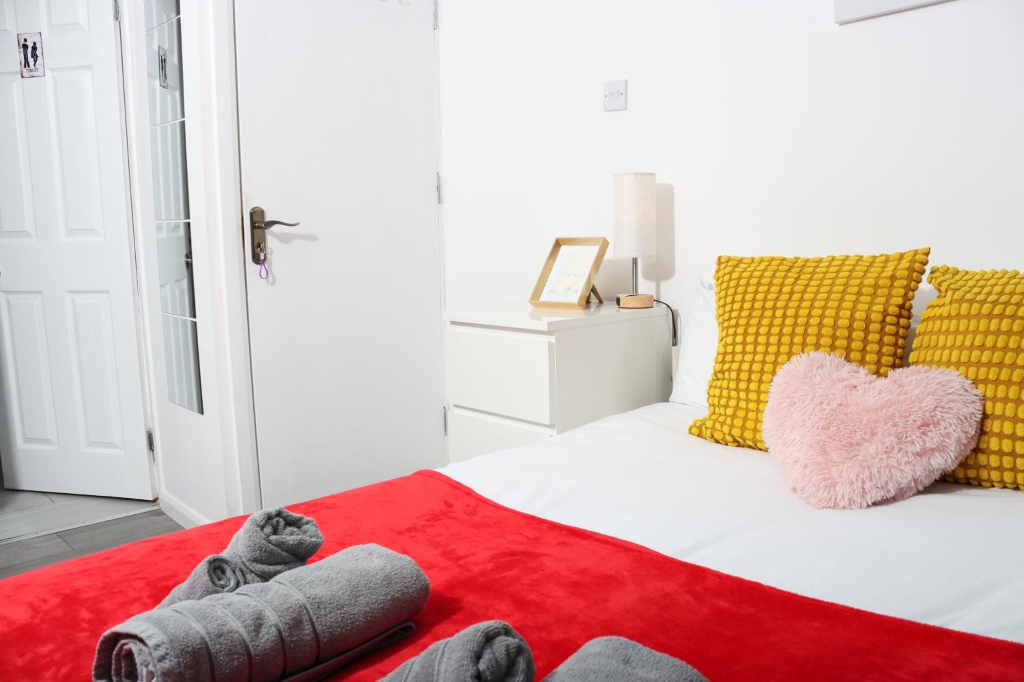Cosy With Kitchenette And Private Bathroom - 15mins To London! Lägenhet London
