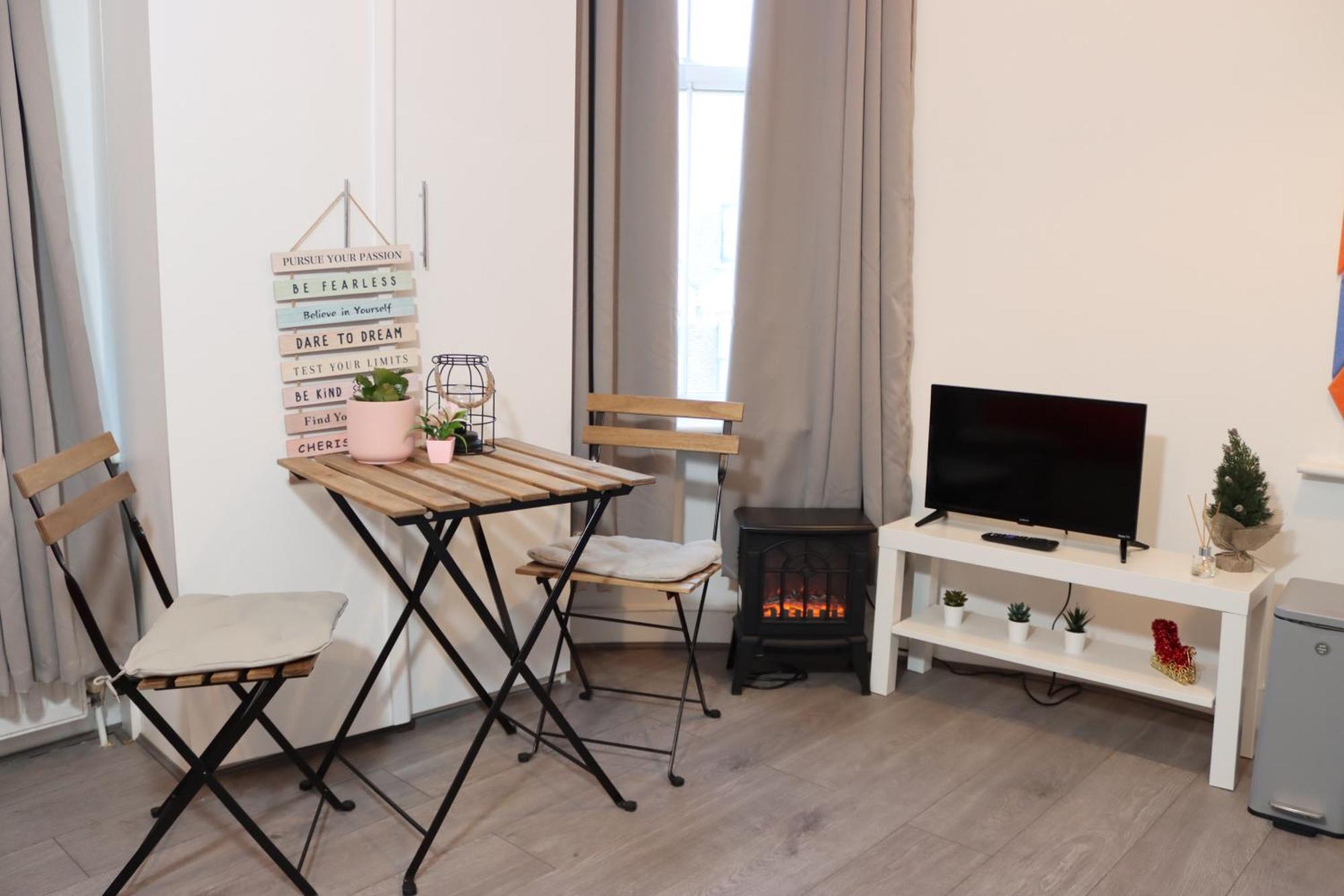 Lägenhet Cosy With Kitchenette And Private Bathroom - 15mins To London! *