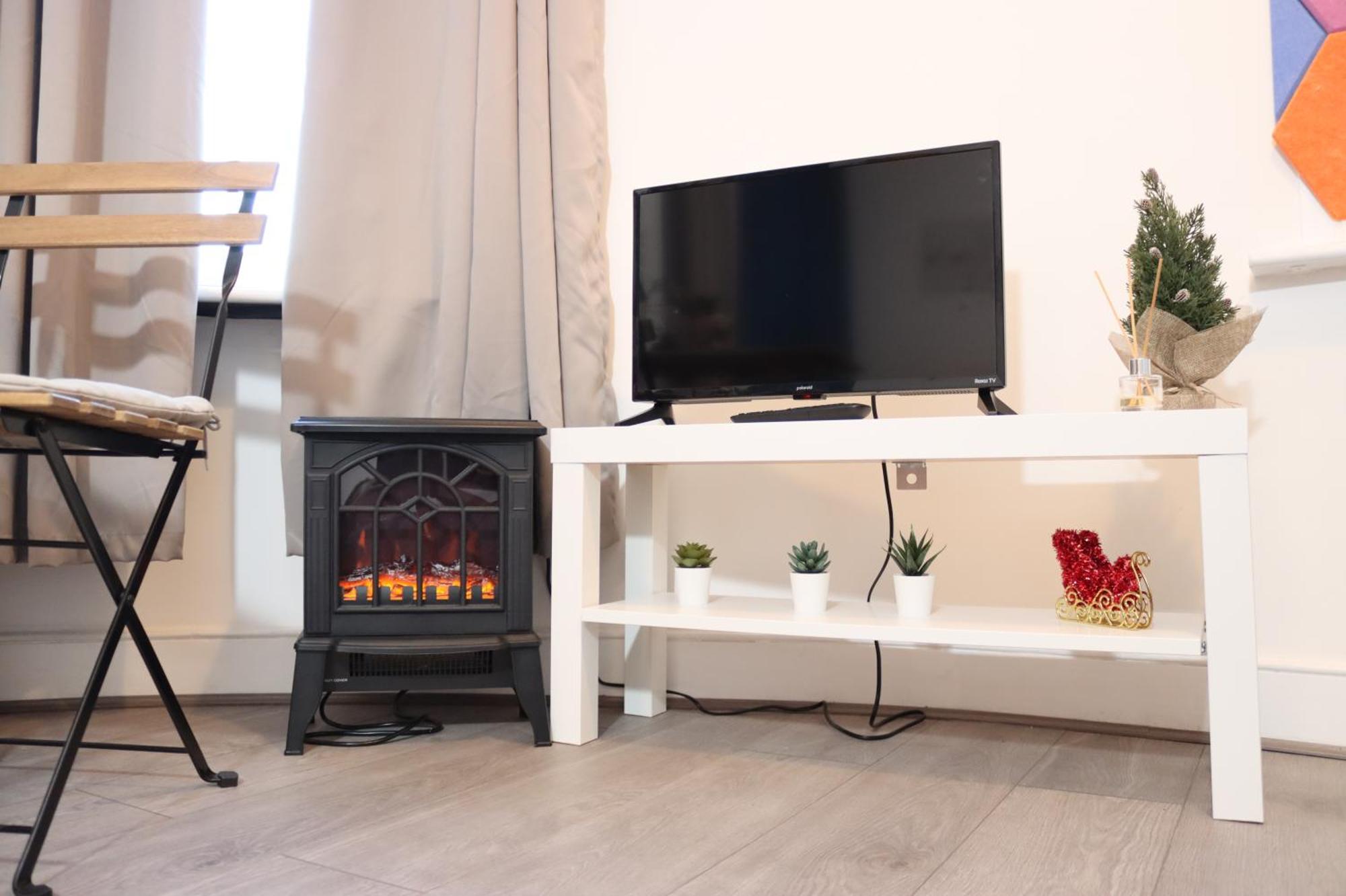 Cosy With Kitchenette And Private Bathroom - 15mins To London! Lägenhet London