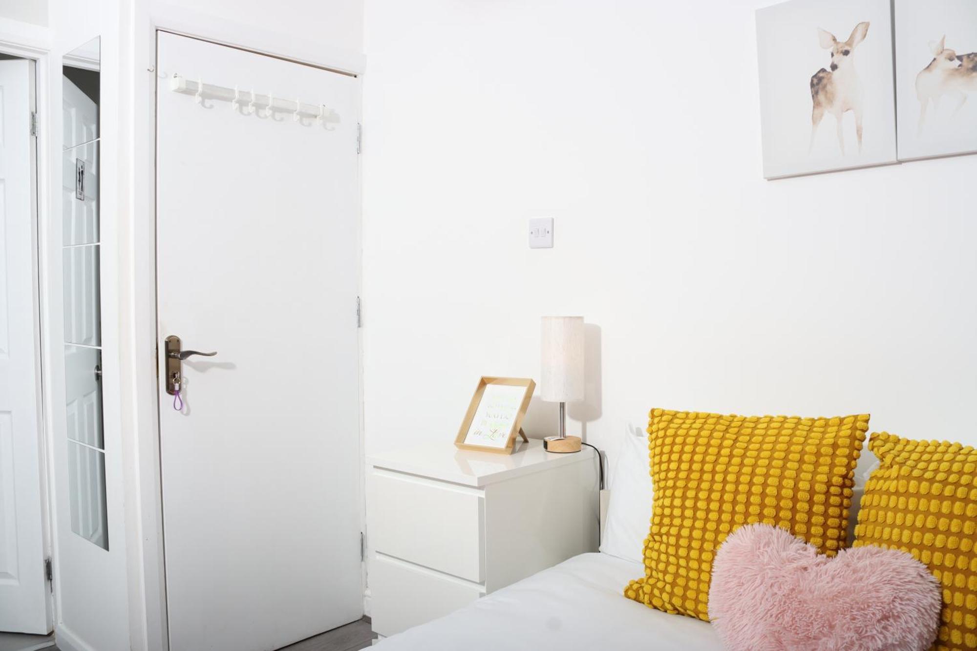 Cosy With Kitchenette And Private Bathroom - 15mins To London! Lägenhet