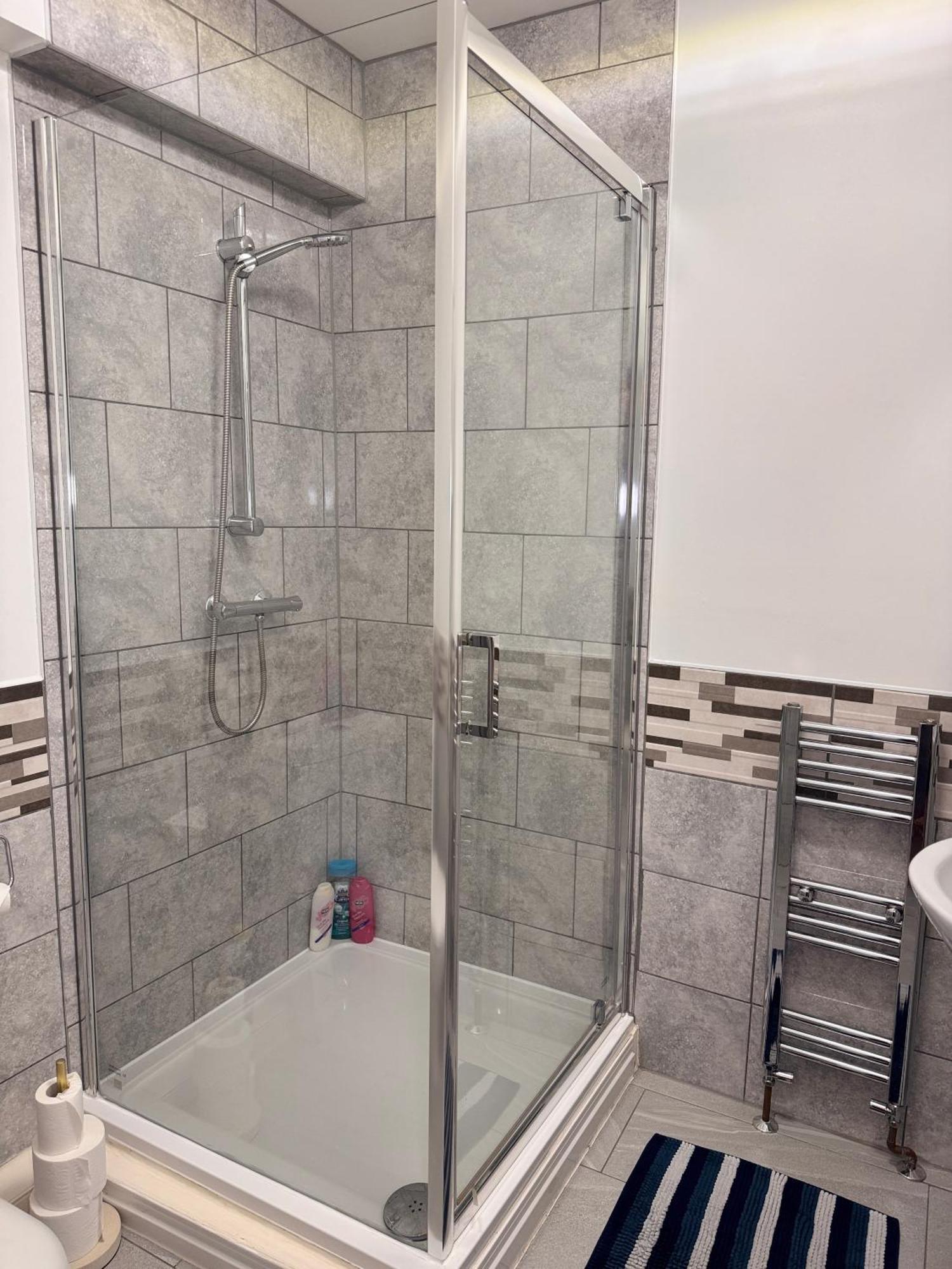 Cosy With Kitchenette And Private Bathroom - 15mins To London! Lägenhet *