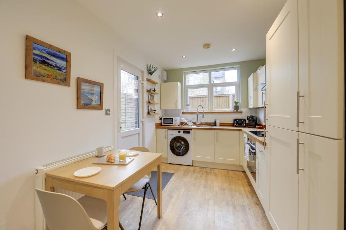 Stylish 2-bed Near Station-wifi