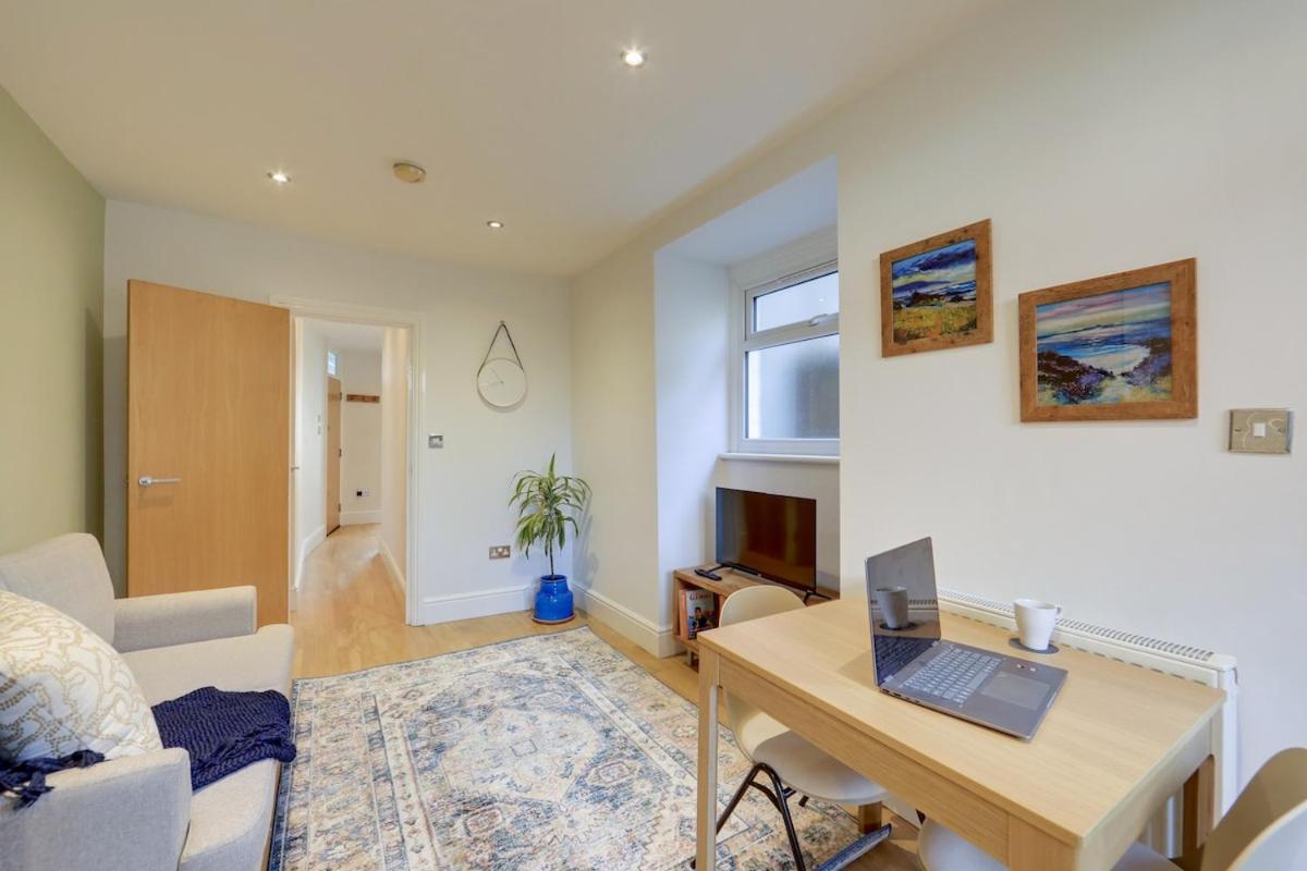 Leilighet Stylish 2-bed Near Station-wifi *