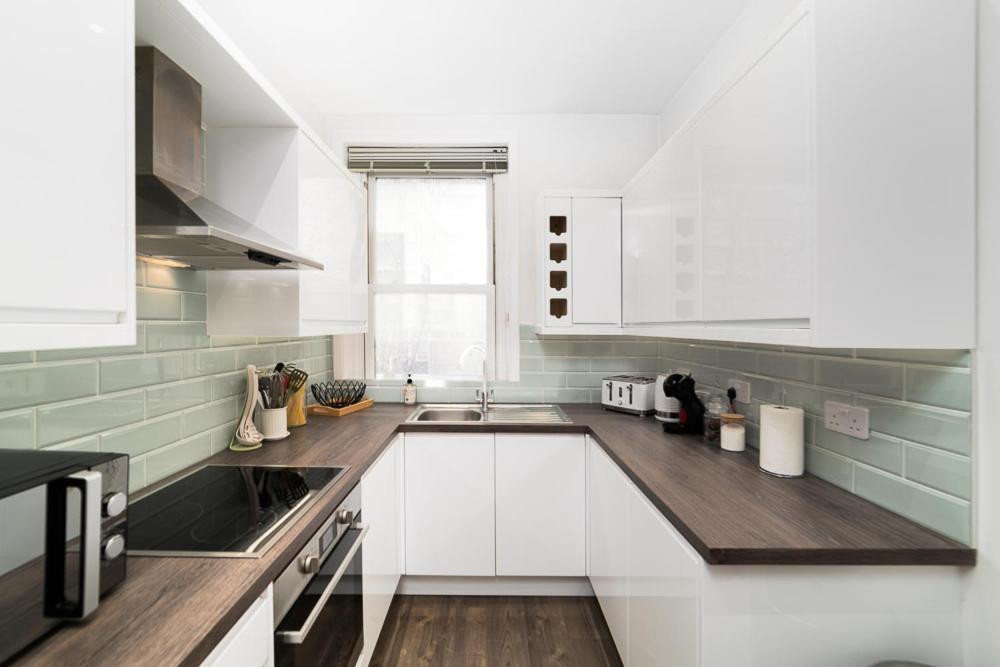 Elegant In Steps Away From River Thames * London