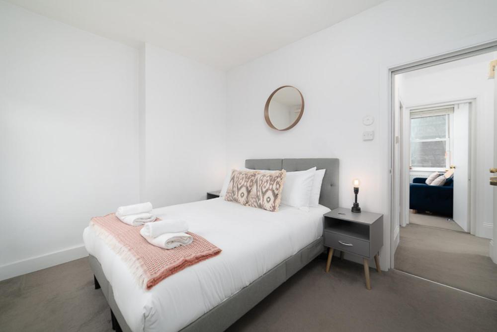 Elegant In Steps Away From River Thames Apartment *