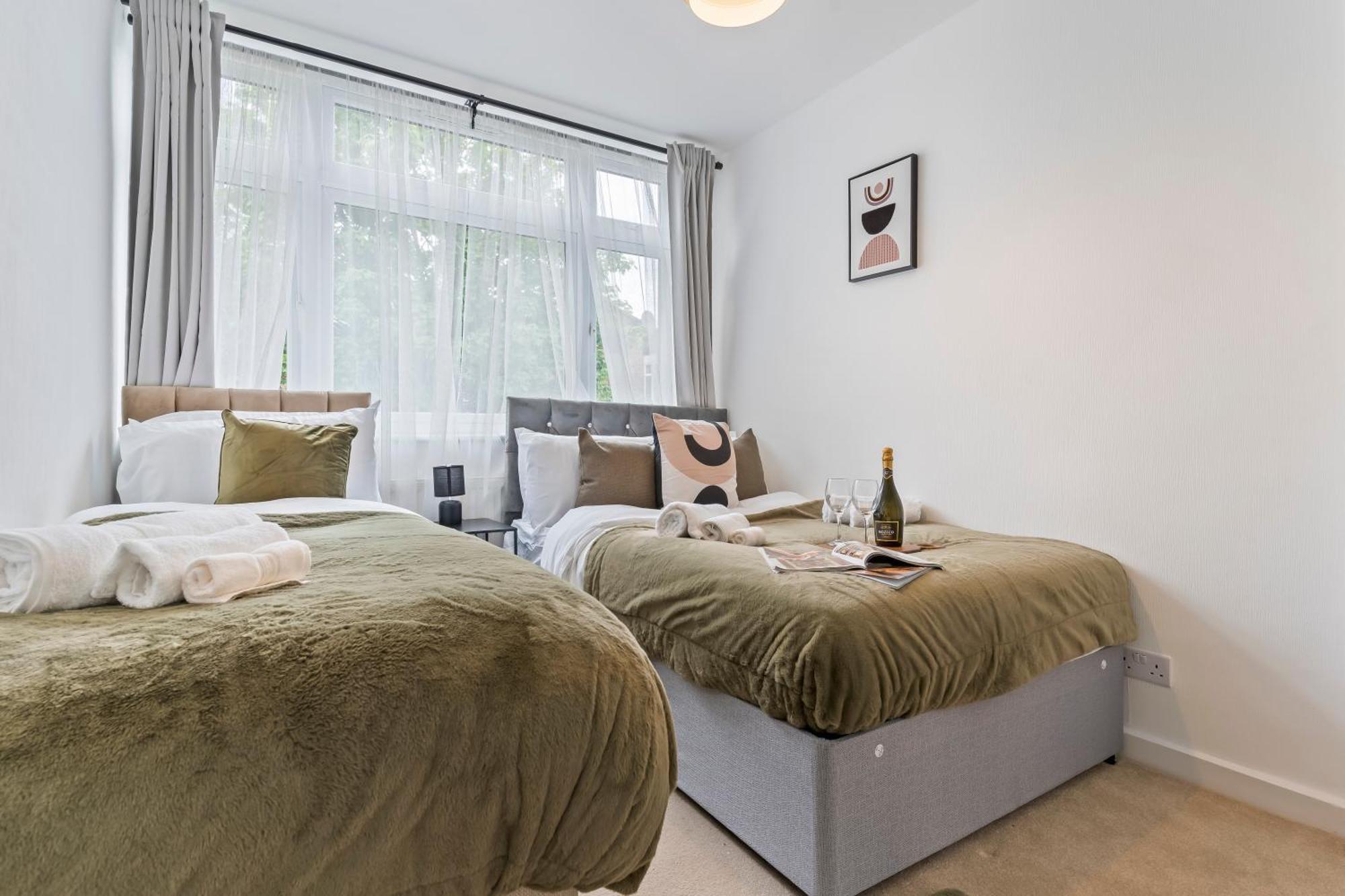 Wembley Stadium Free Parking Holiday home
