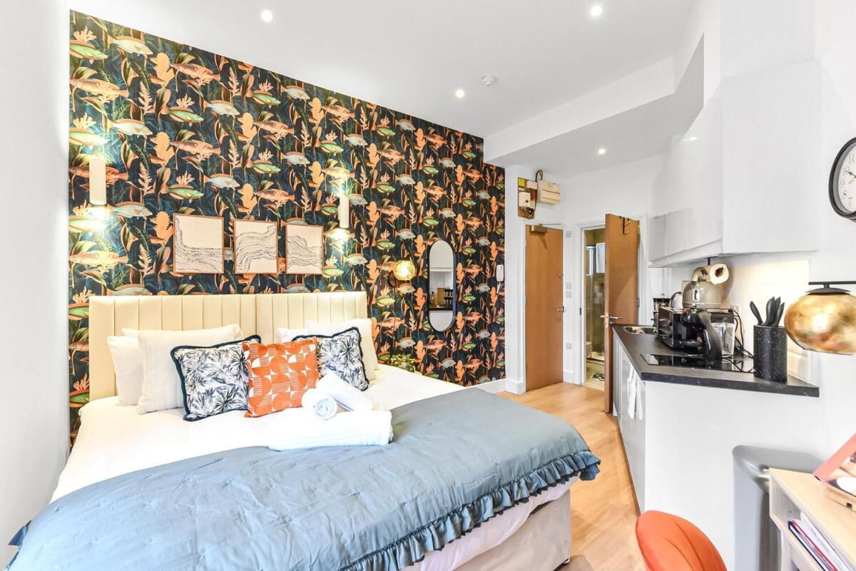 Cute & Compact - Petite With Style! * Londres